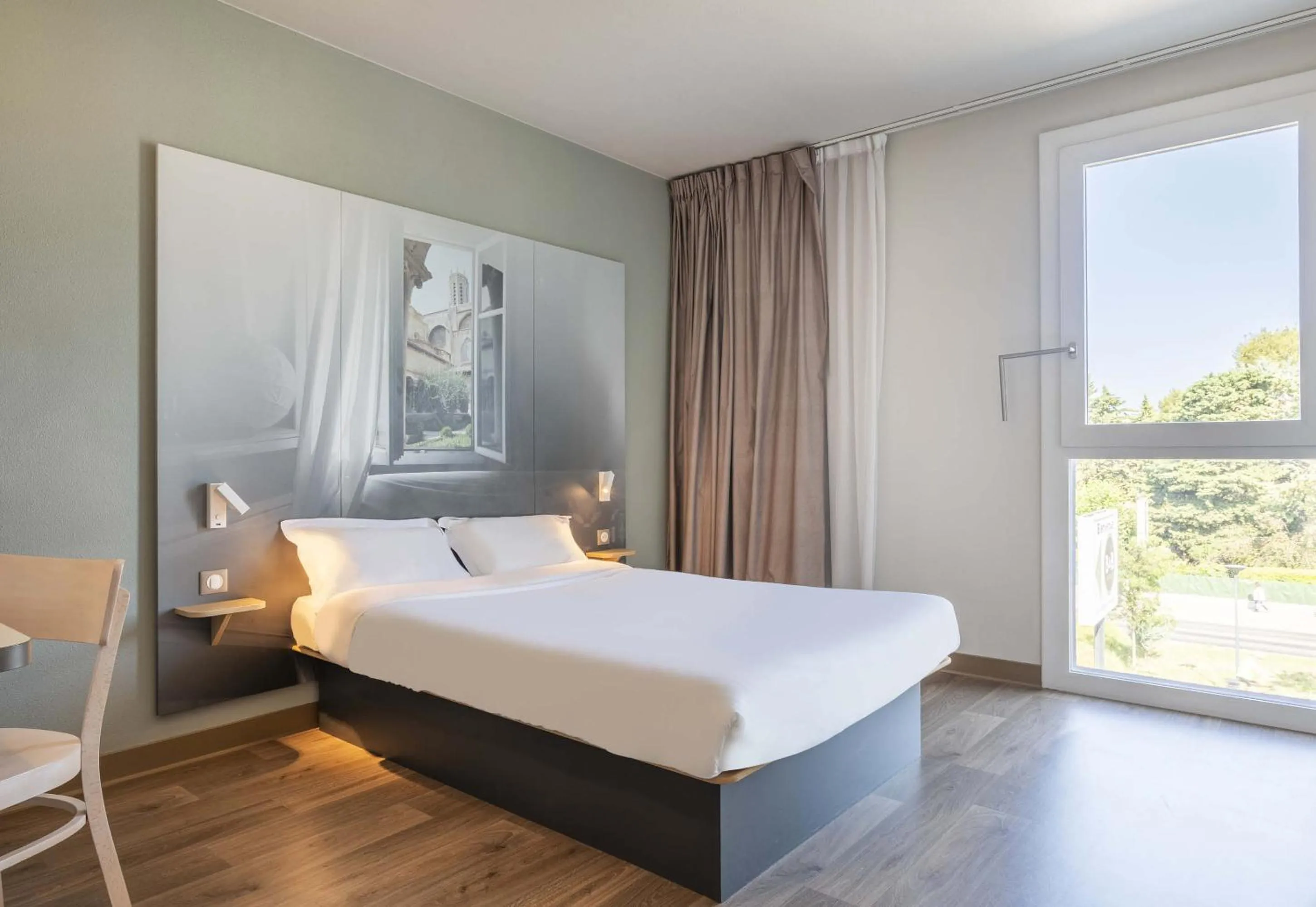 Bedroom, Bed in B&B HOTEL Aix en Provence Venelles