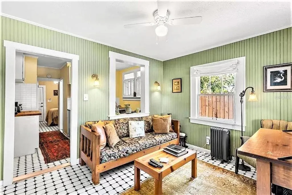 Charming 1923 Cottage at Erehwon Retreat