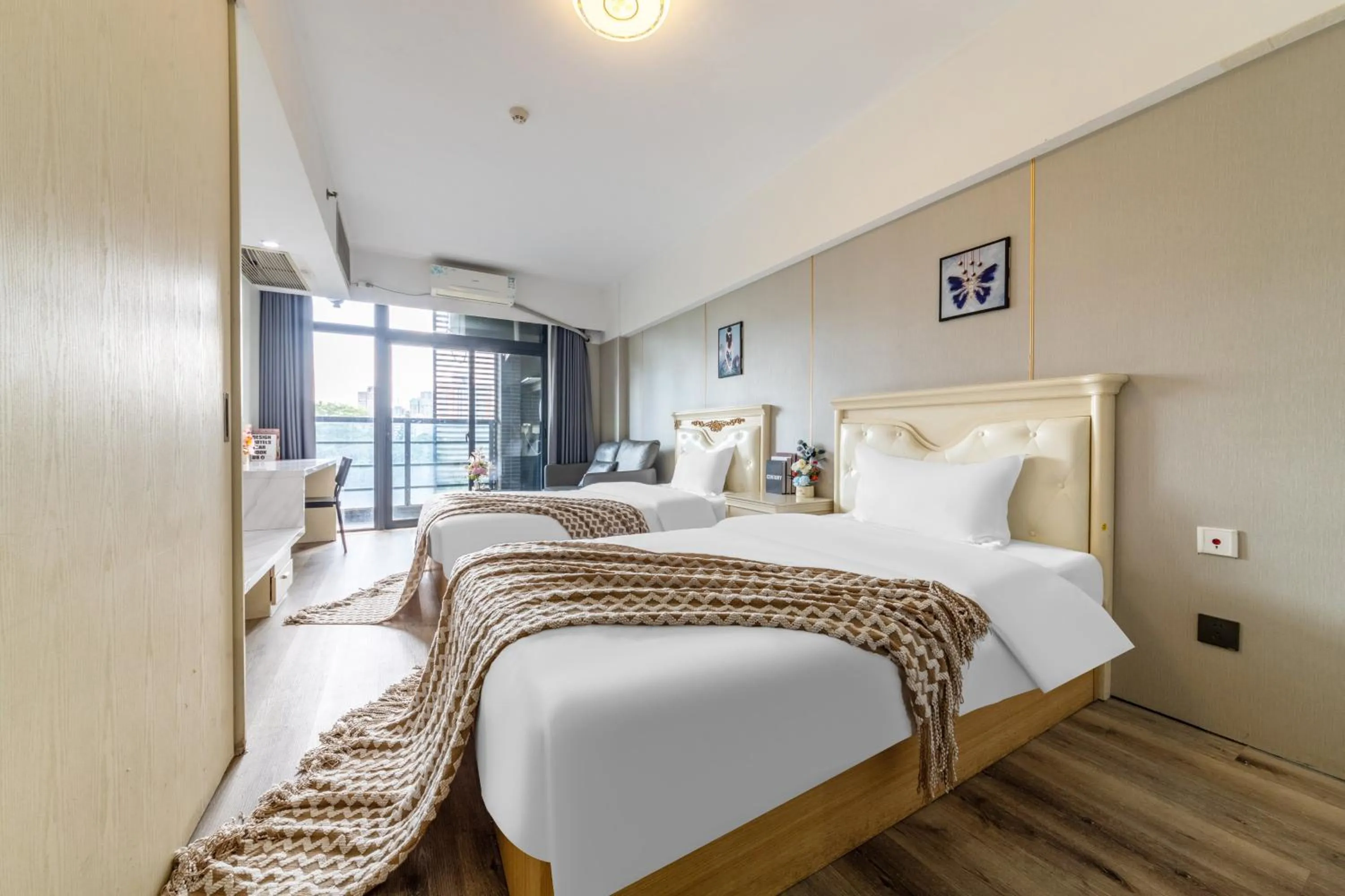 Bed in Mihua Times You Apartment