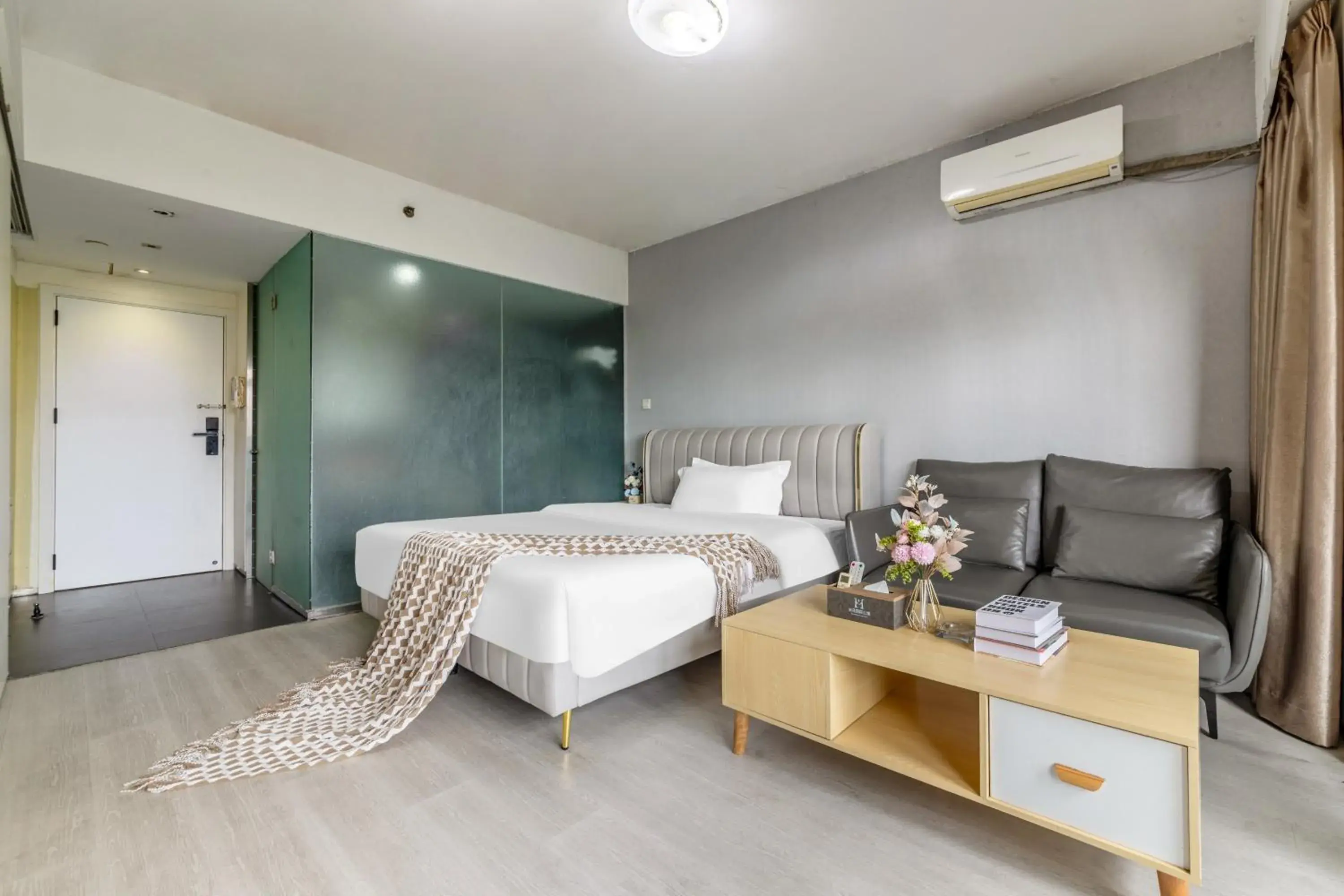 Deluxe Queen Room in Mihua Times You Apartment Deluxe Queen Room in Mihua Times You Apartment