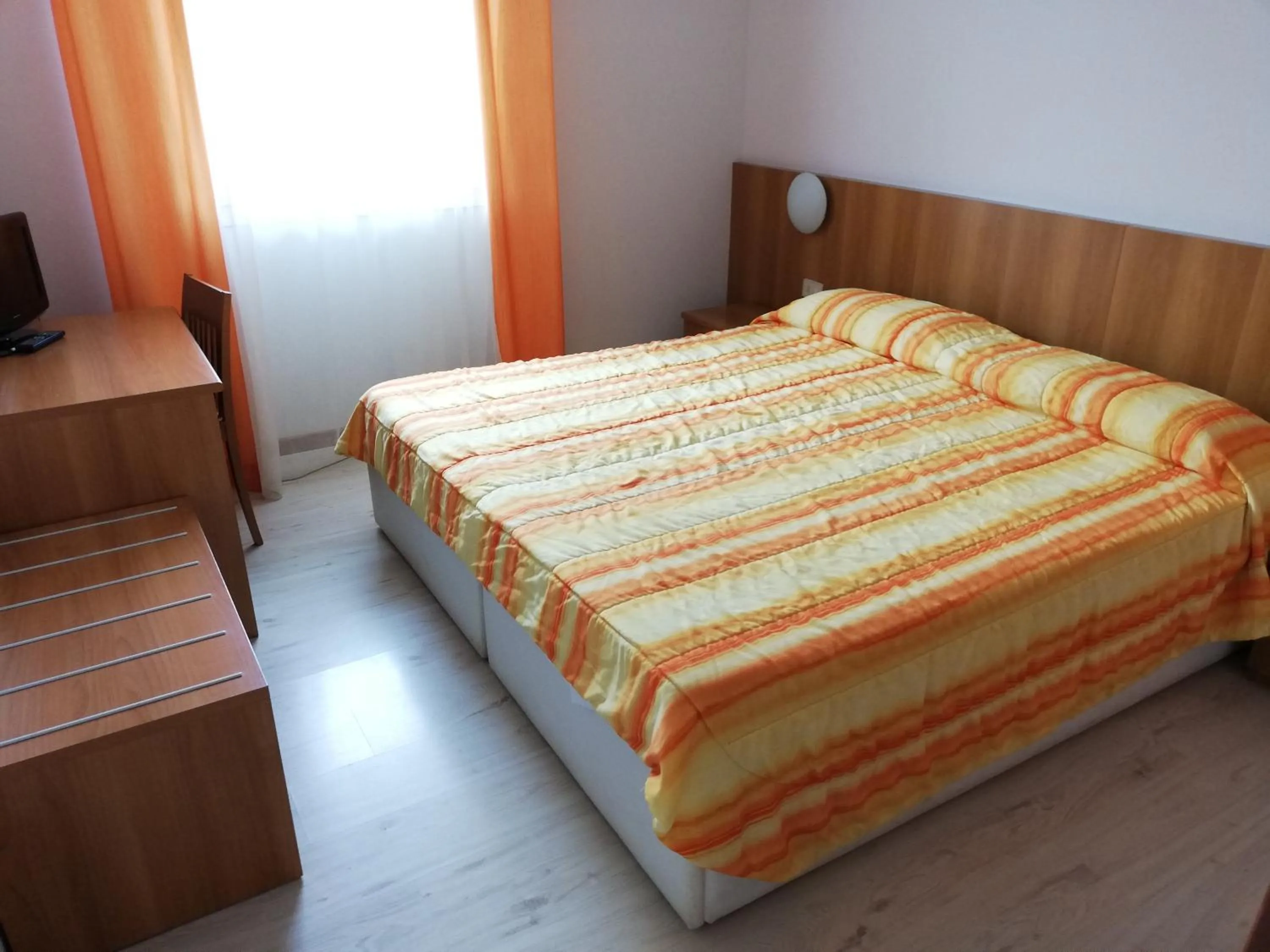 Bed in Risthotel Airport