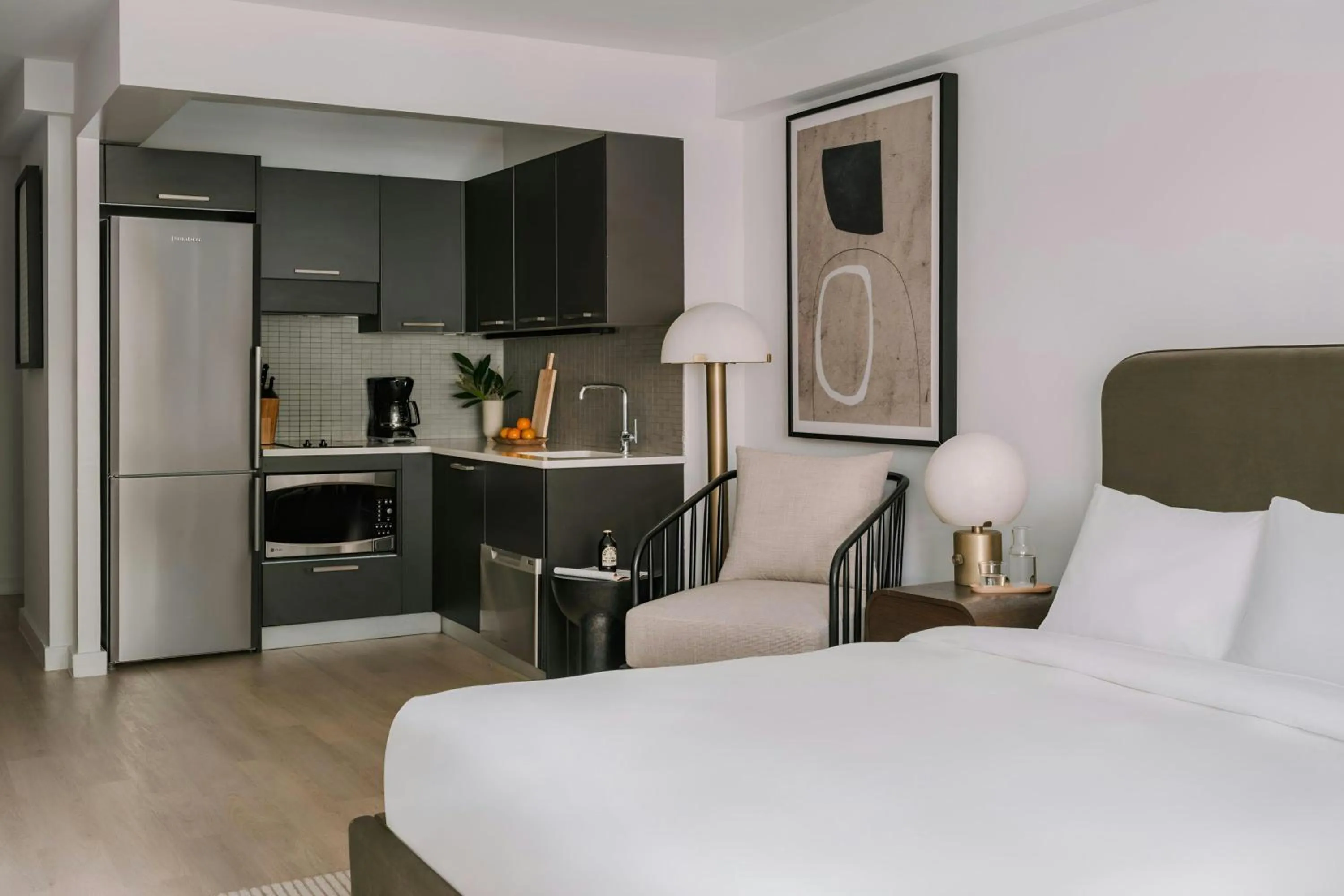 Kitchen or kitchenette, Bed in Sonder by Marriott Bonvoy The Nash Apartments Midtown East