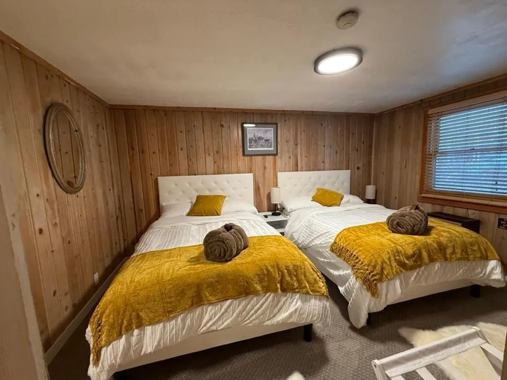 Bed in Silver Fork Lodge & Restaurant