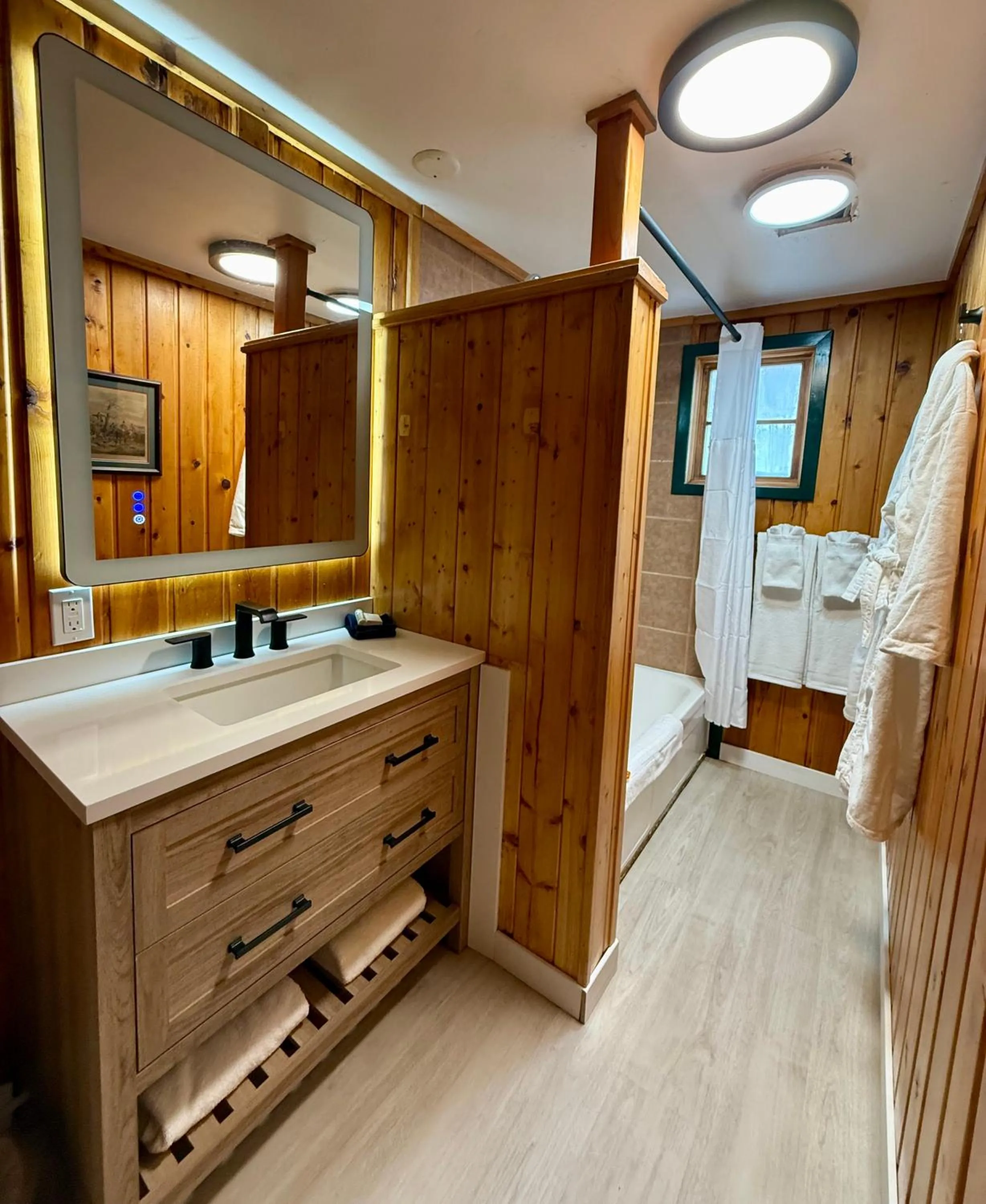 Silver Fork Lodge & Restaurant