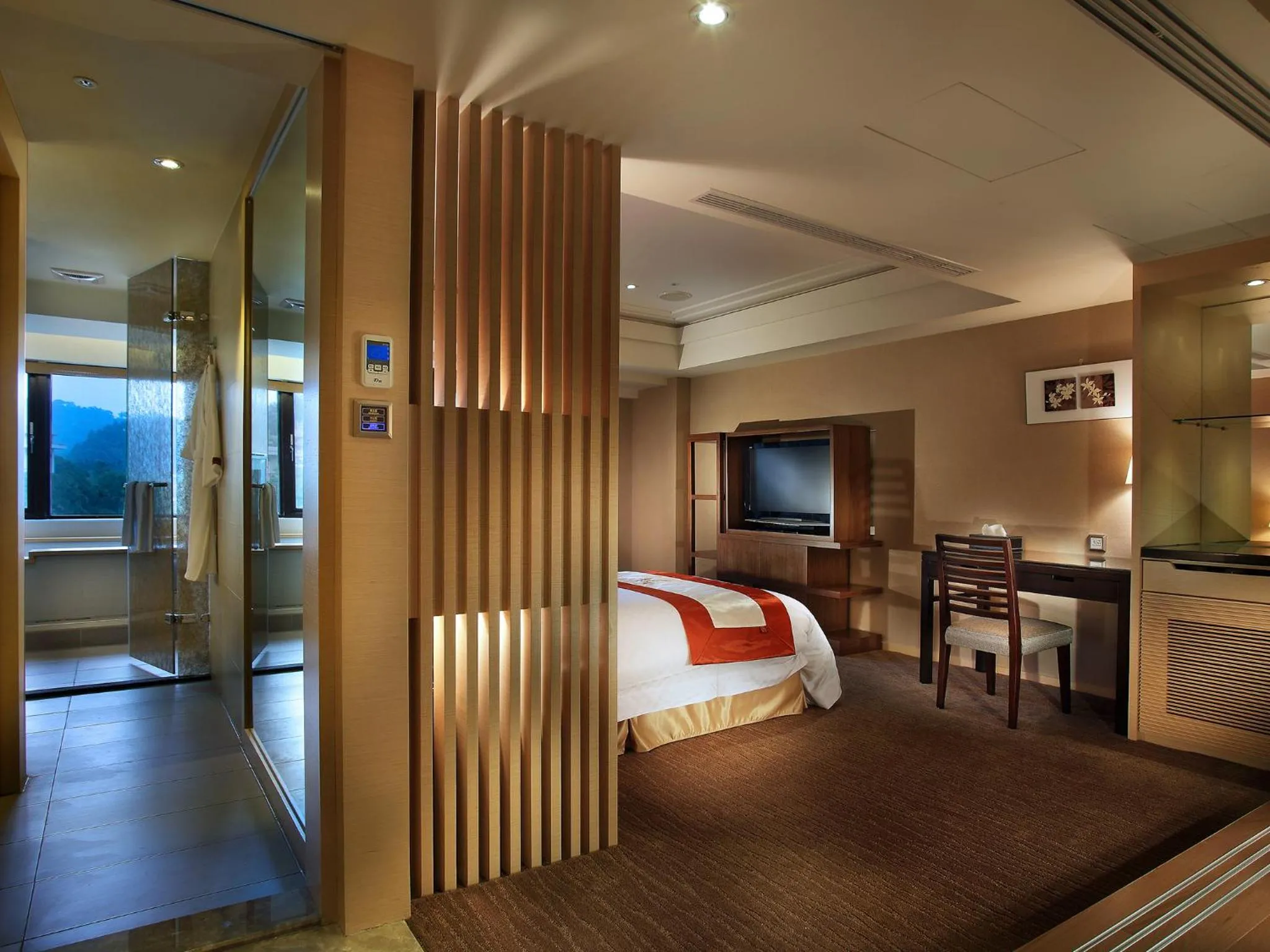 Bathroom, Bed in Sun Moon Lake Hotel