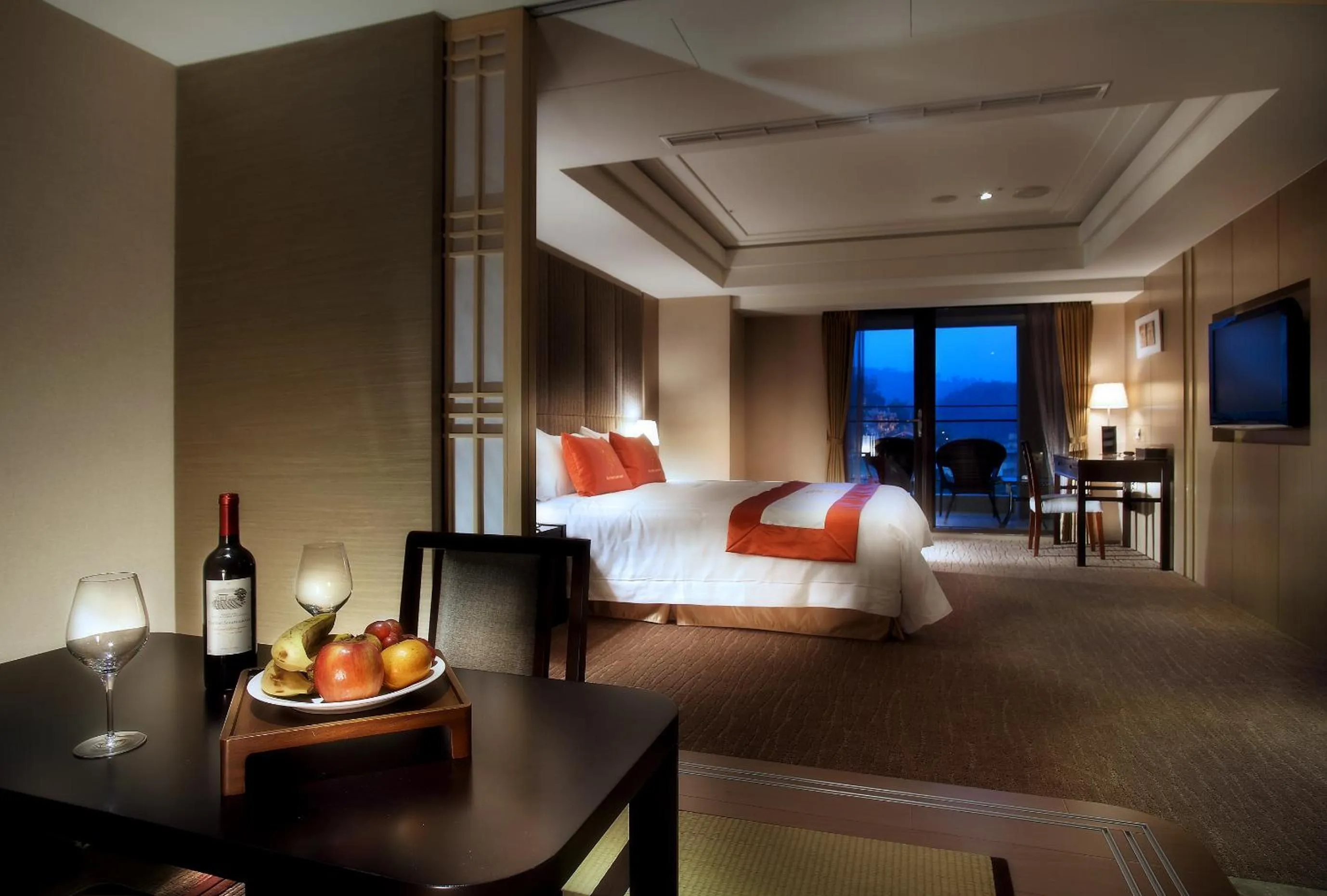 Photo of the whole room, Bed in Sun Moon Lake Hotel