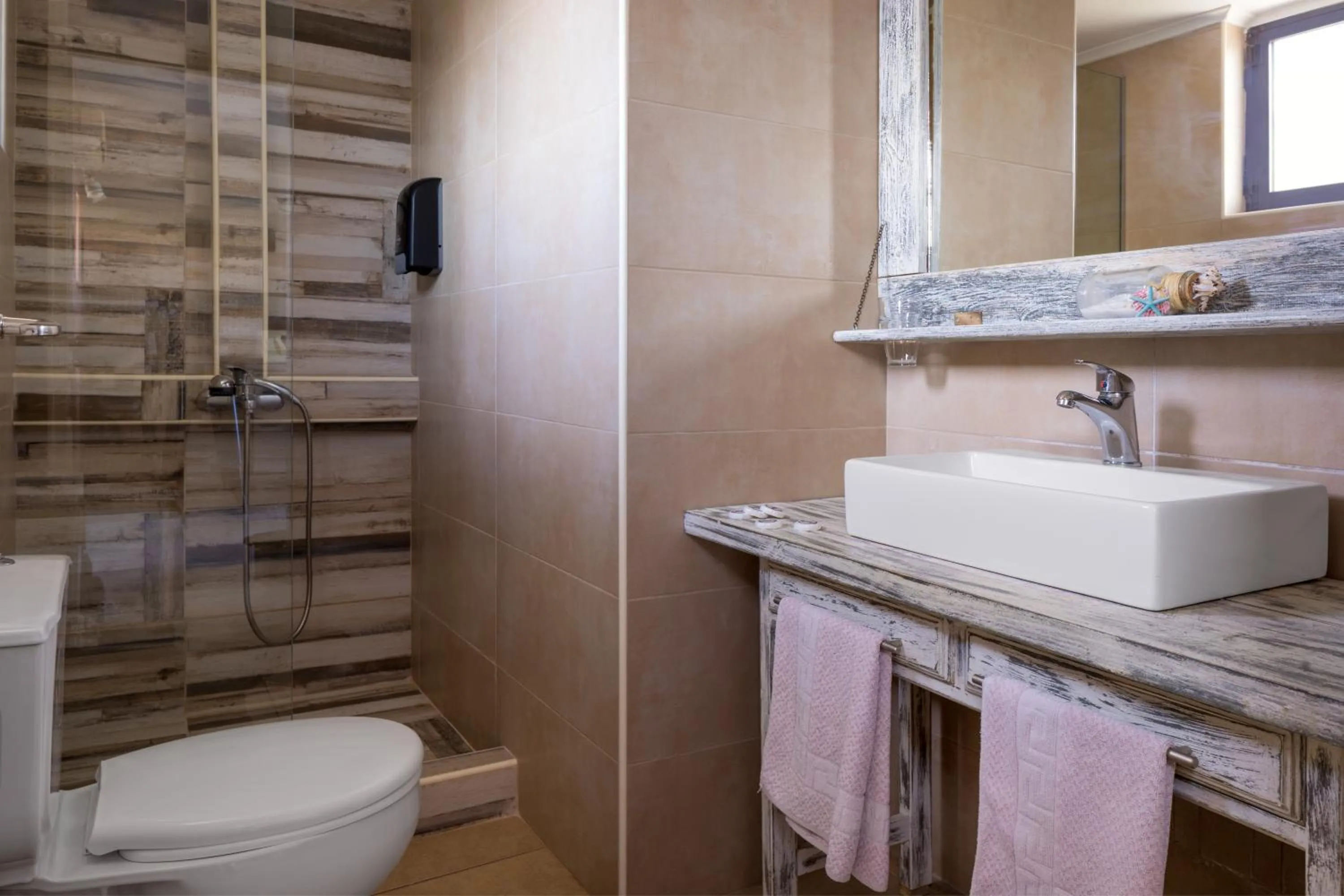 Bathroom in Nireas Hotel