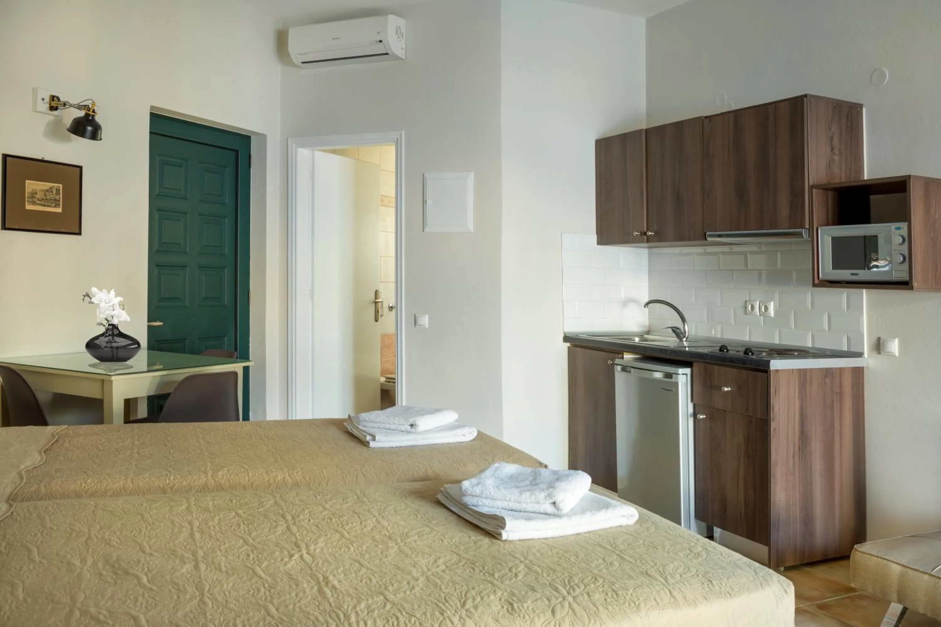 Kitchen or kitchenette, Bed in Nireas Hotel