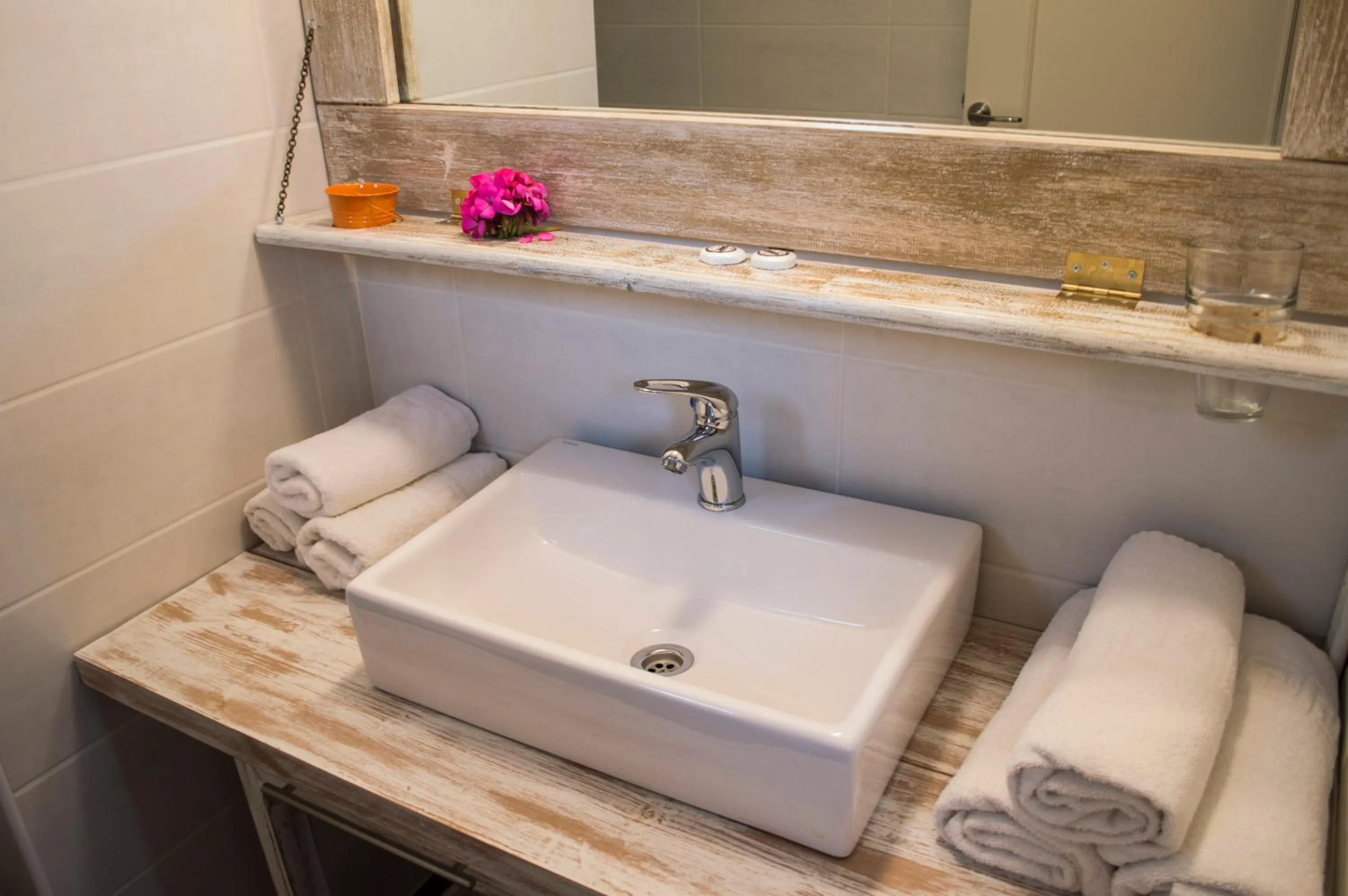 Bathroom in Nireas Hotel