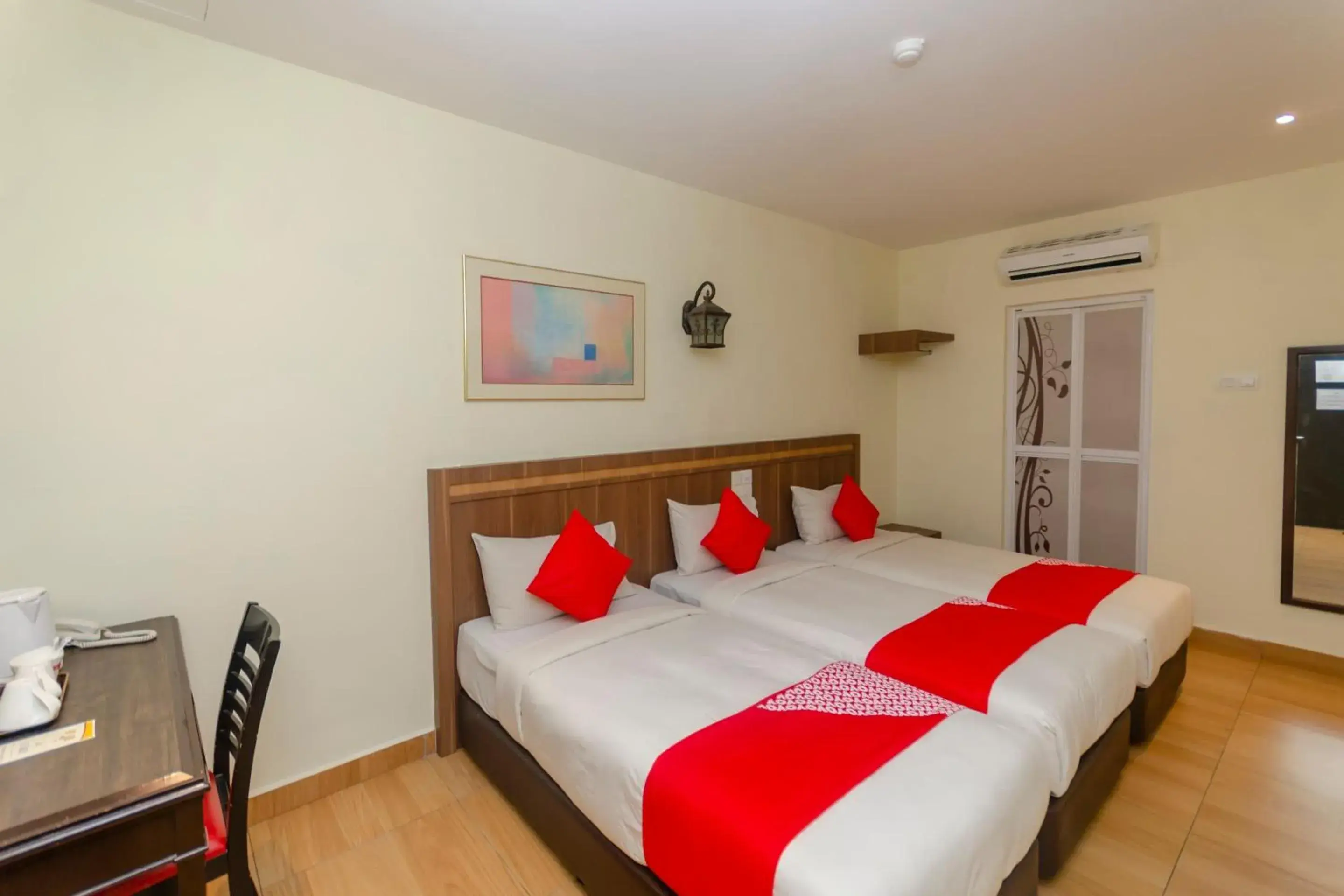 Deluxe Triple Room - single occupancy in Hotel O The Vintage Hotel Deluxe Triple Room - single occupancy in Hotel O The Vintage Hotel