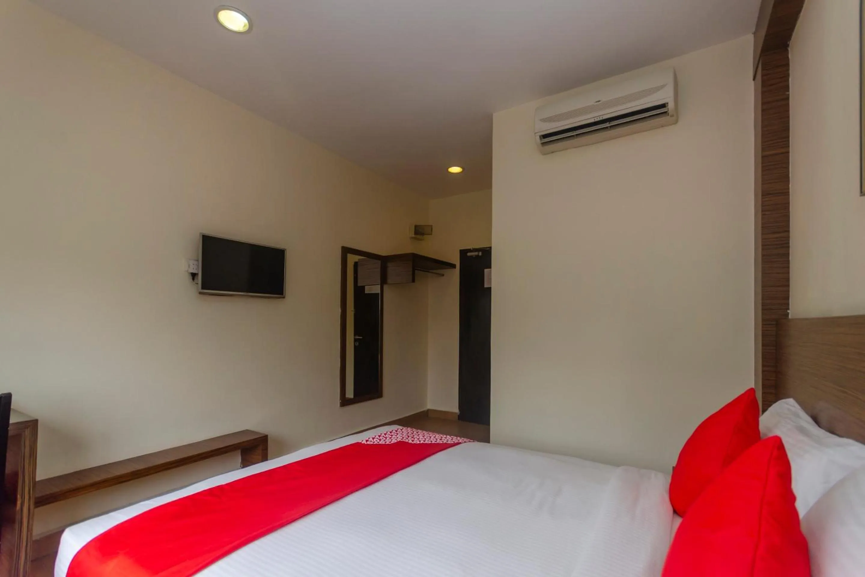 Bedroom, Bed in Hotel O The Vintage Hotel