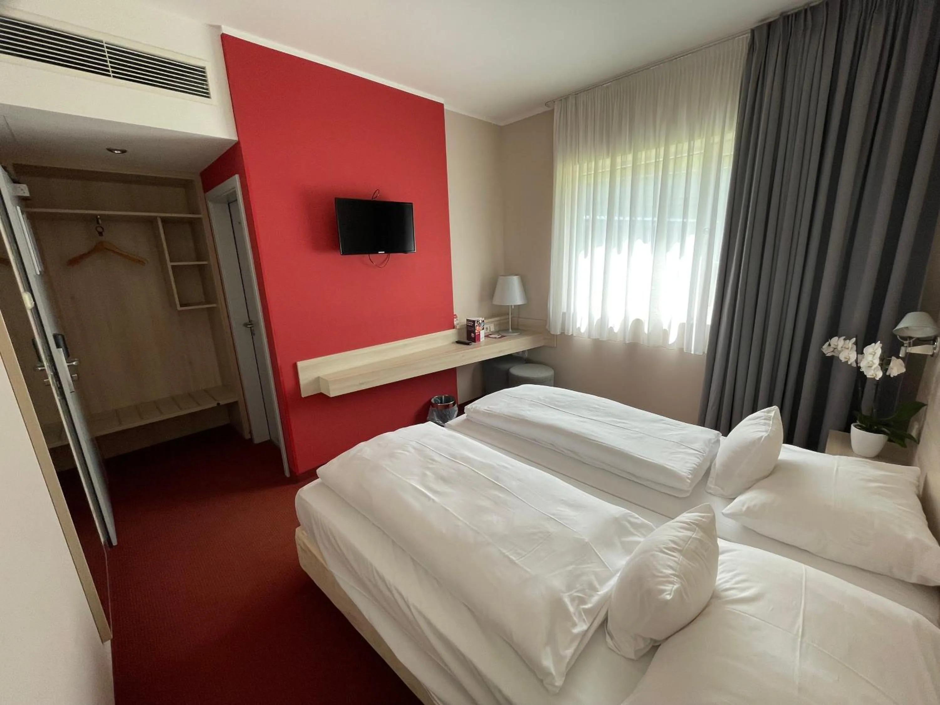 Bedroom, Bed in Serways Hotel Spessart