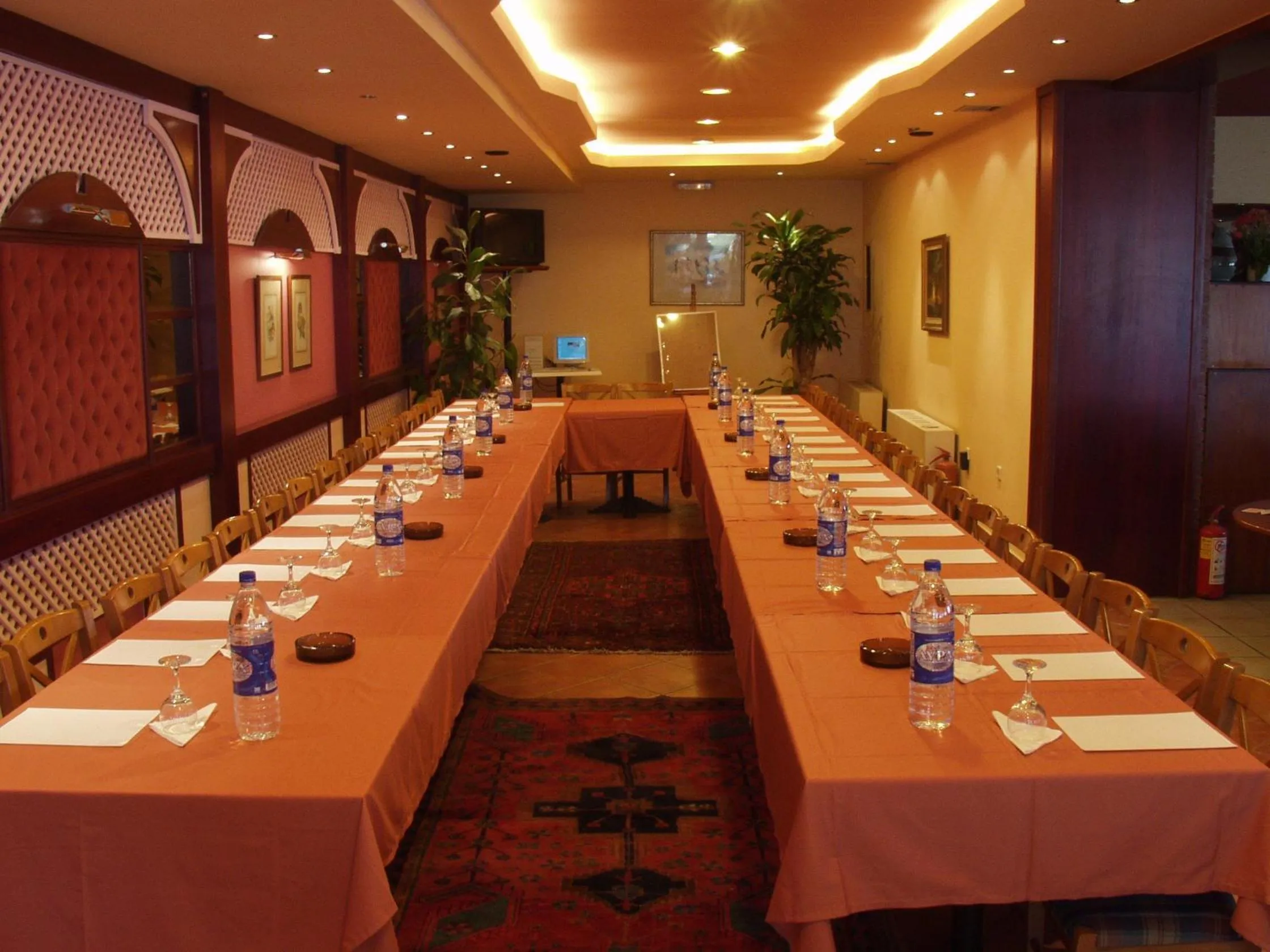 Restaurant/places to eat in Hotel Platon Beach