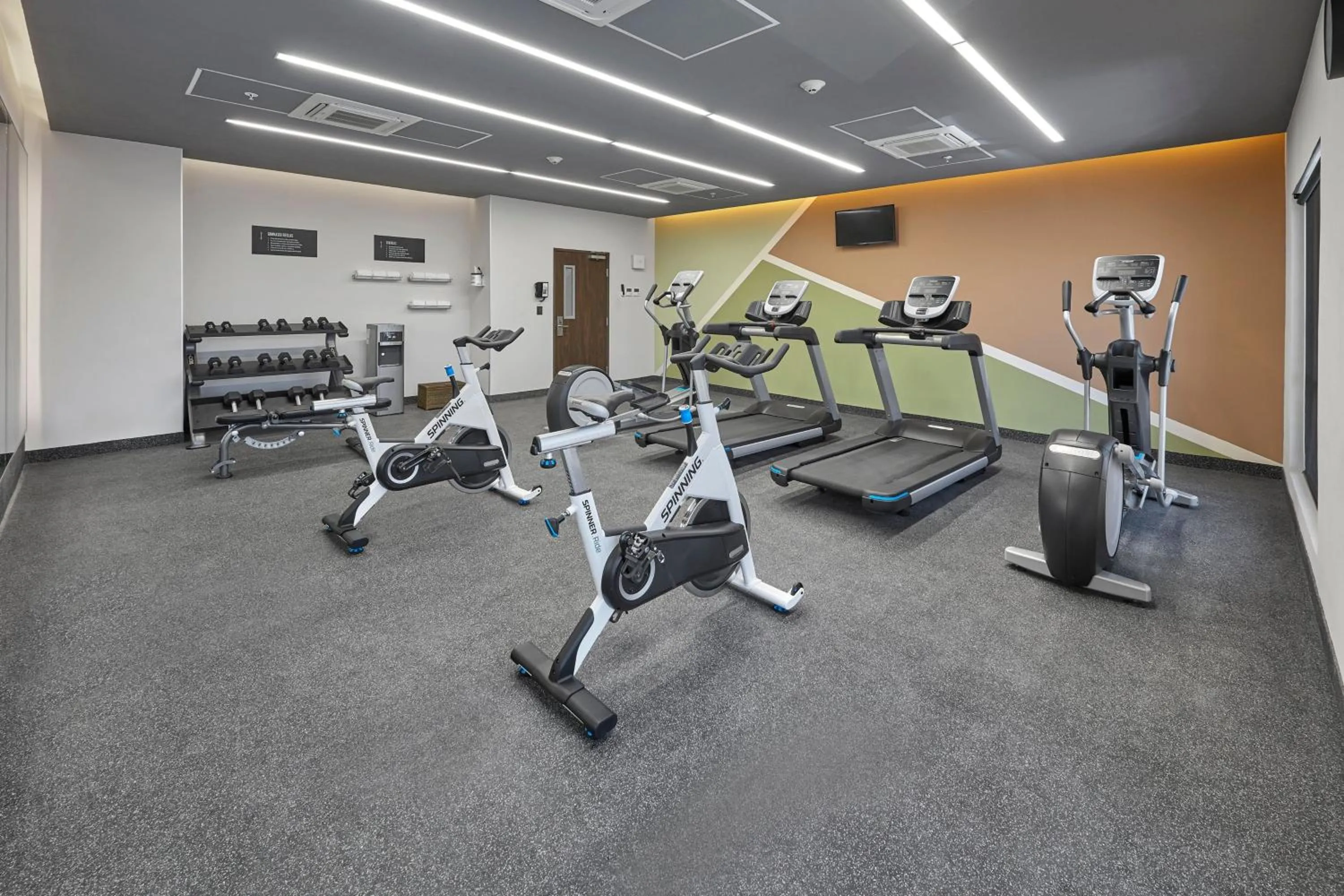 Fitness centre/facilities in City Express Plus by Marriott Tijuana