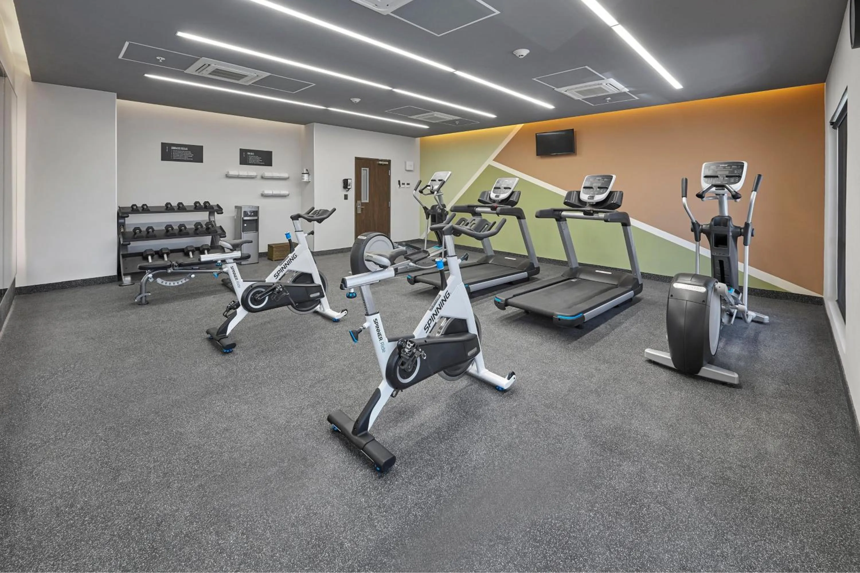 Fitness centre/facilities in City Express Plus by Marriott Tijuana