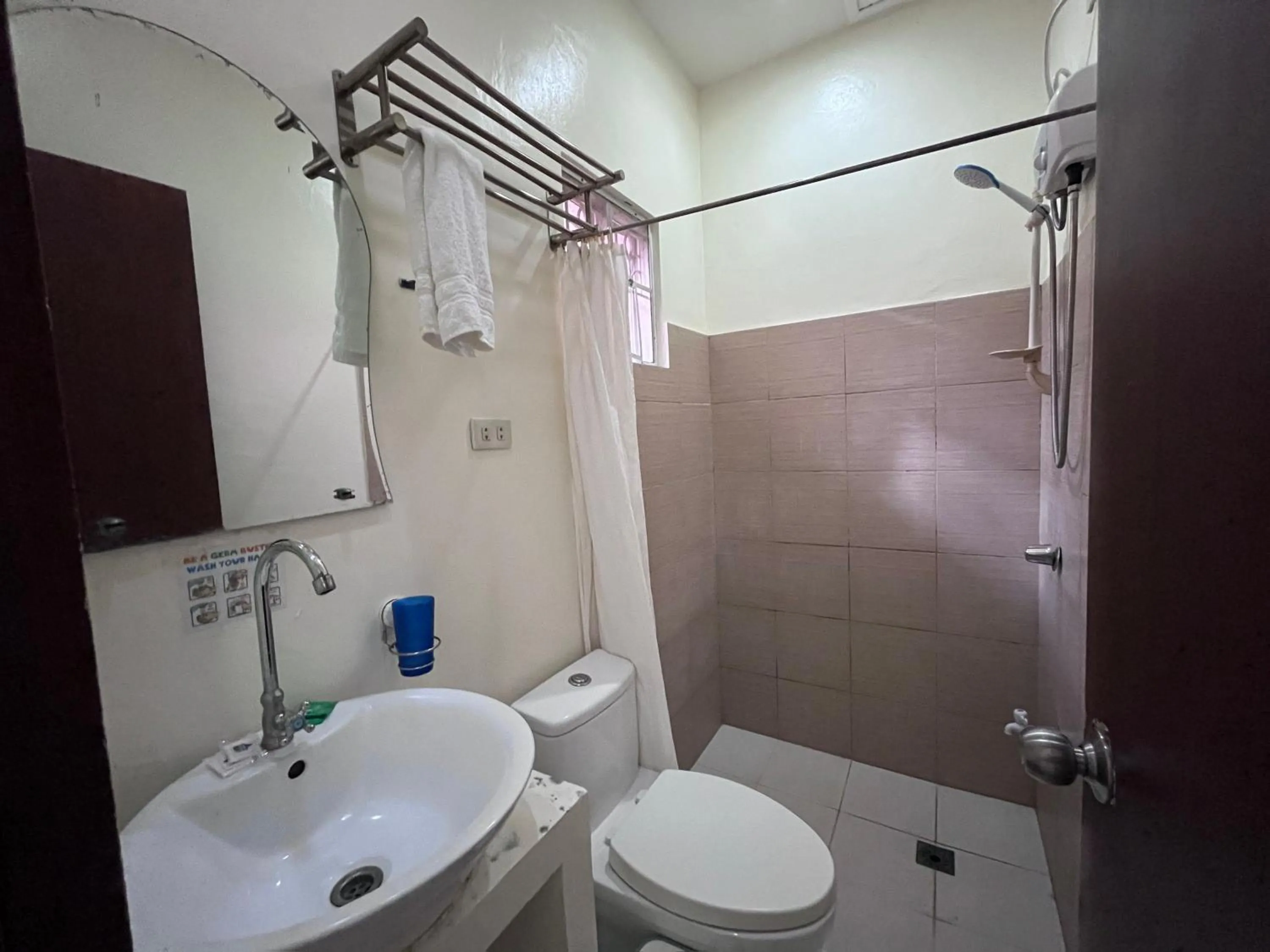 Bathroom in Blue Lagoon Inn & Suites