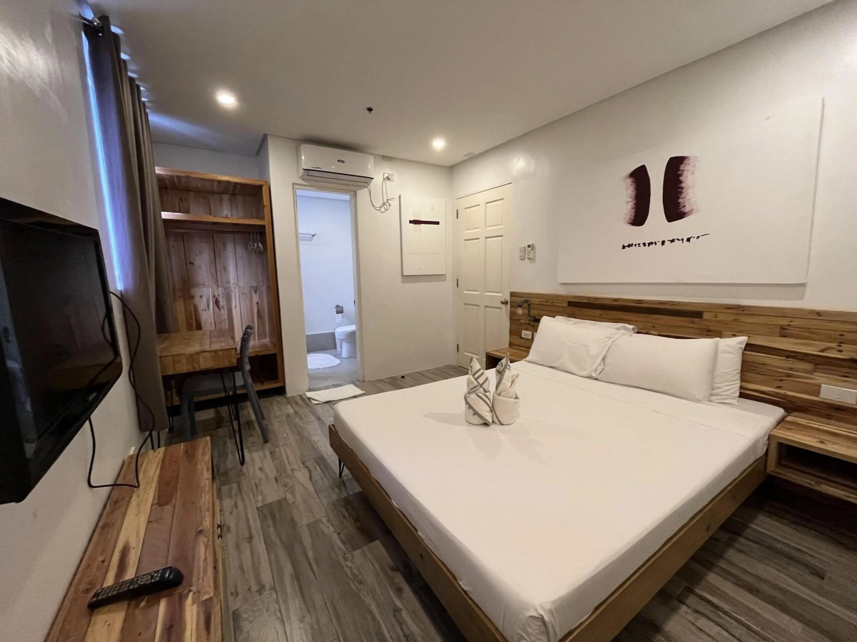 Photo of the whole room, Bed in Blue Lagoon Inn & Suites