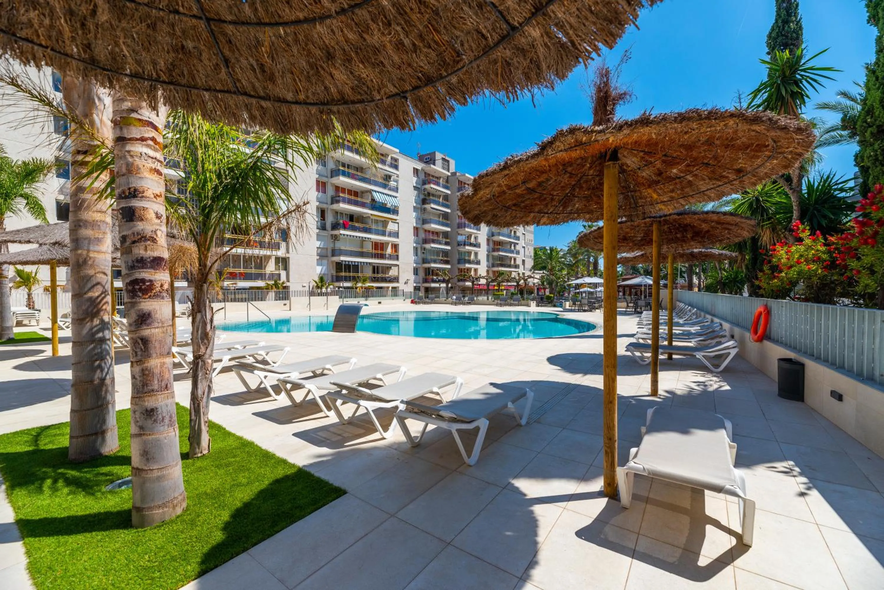 Swimming pool in Rentalmar Los Peces