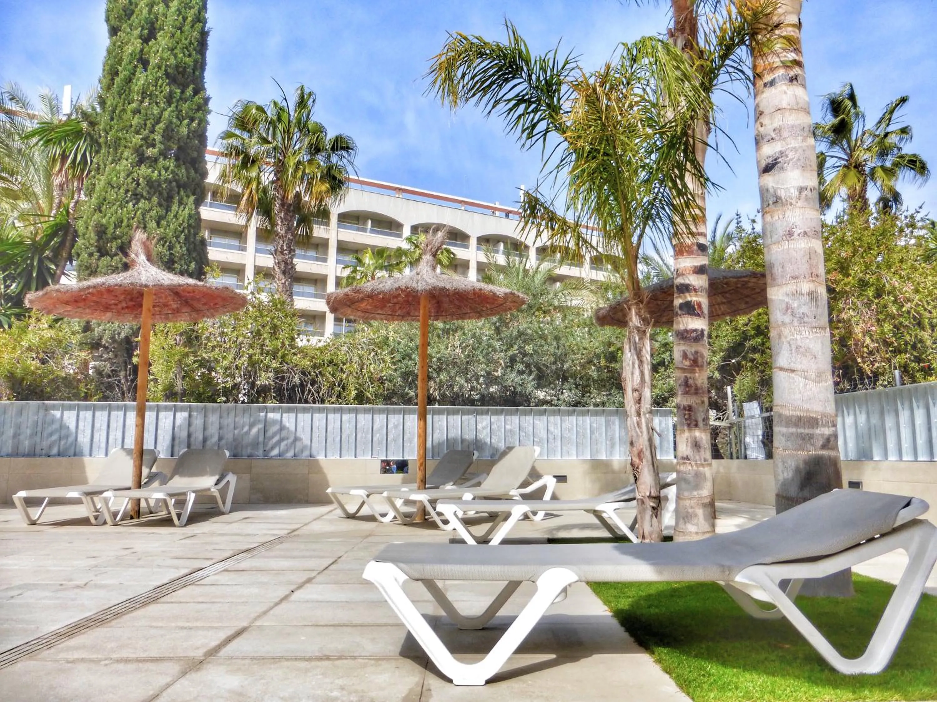 Swimming pool in Rentalmar Los Peces