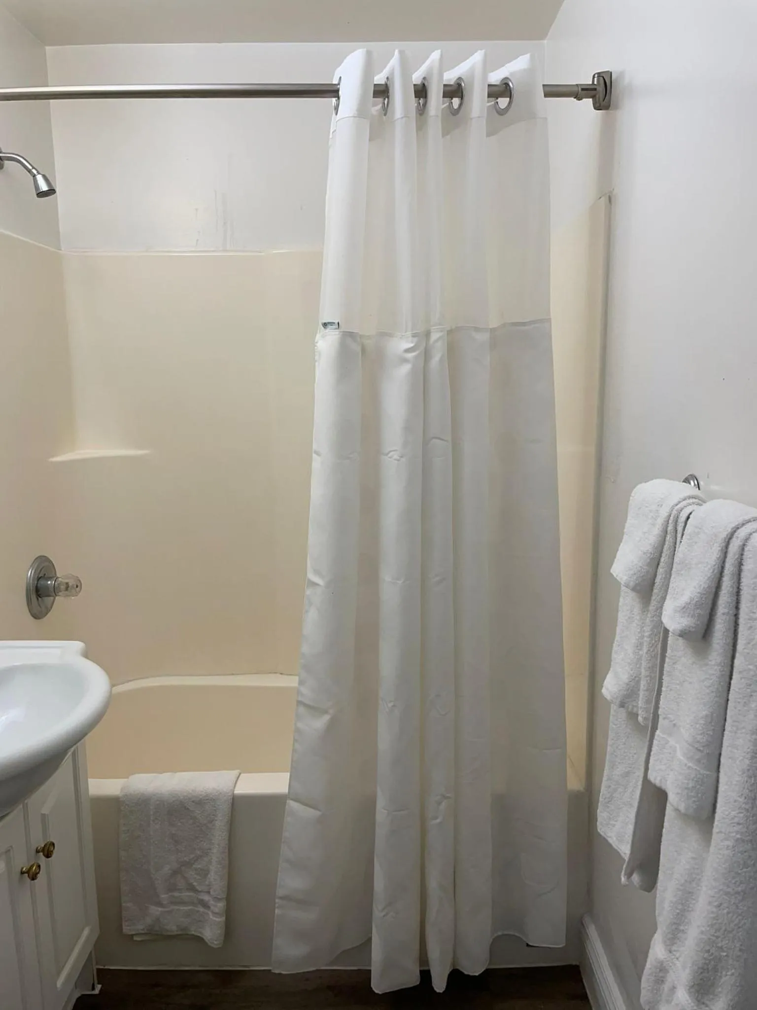 Bathroom in Travelodge by Wyndham London Ontario