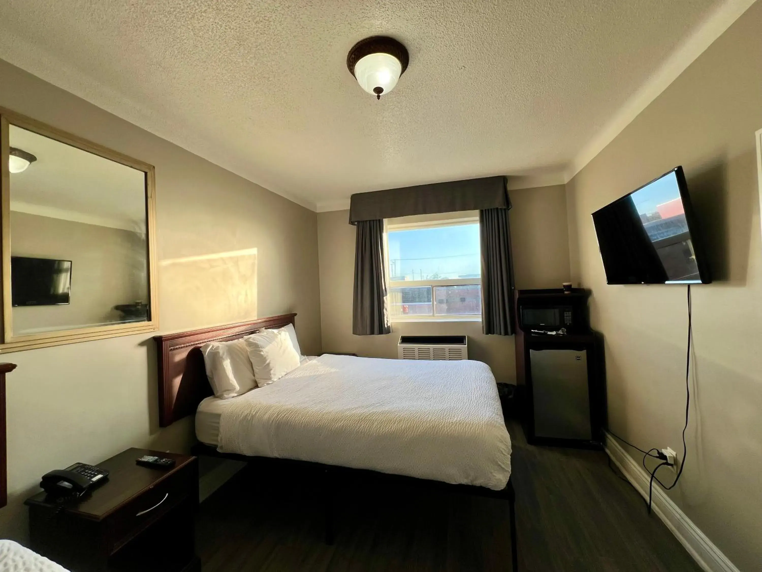 TV and multimedia, Bed in London residency inn TV and multimedia, Bed in London residency inn