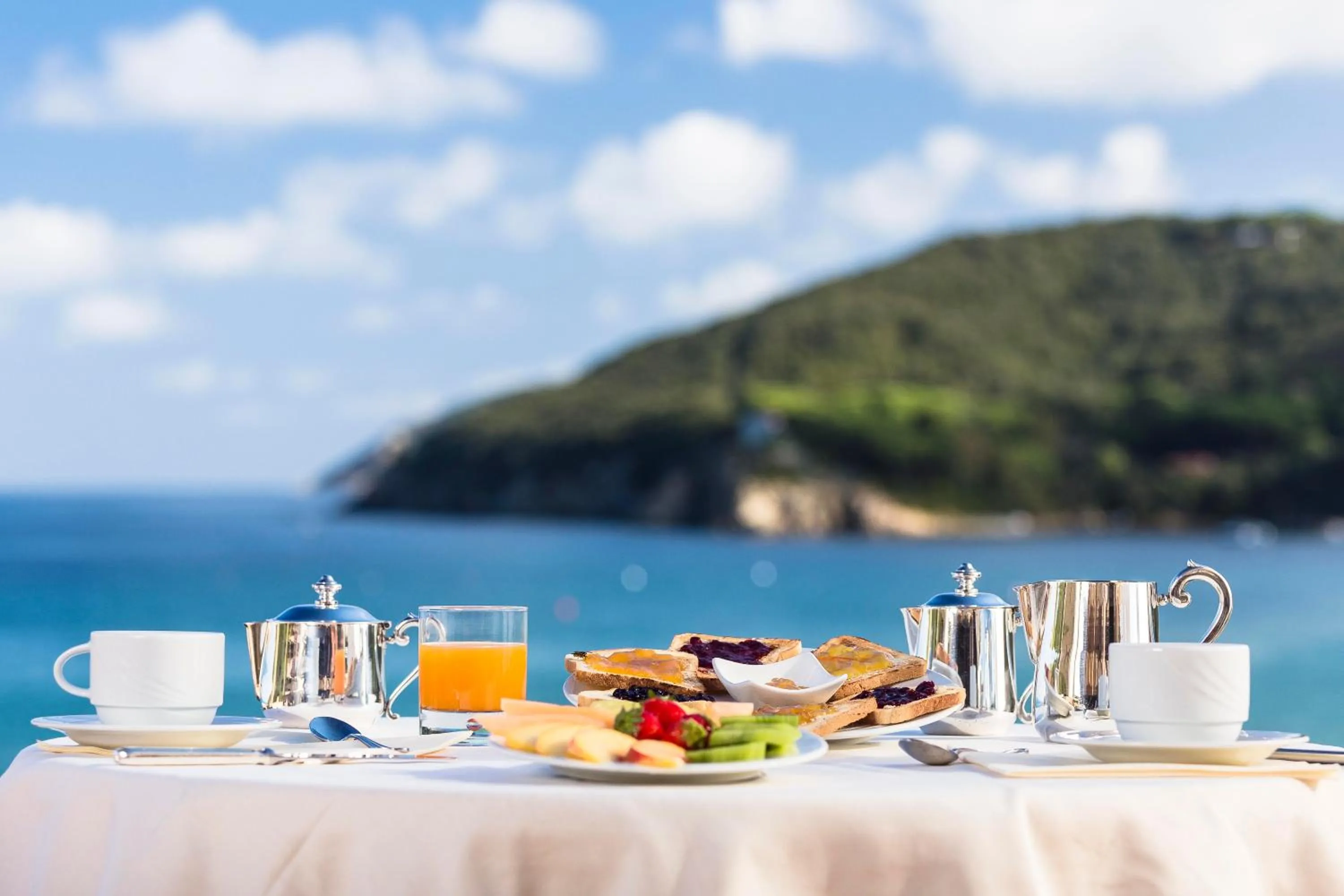 Buffet breakfast in Hotel Del Golfo