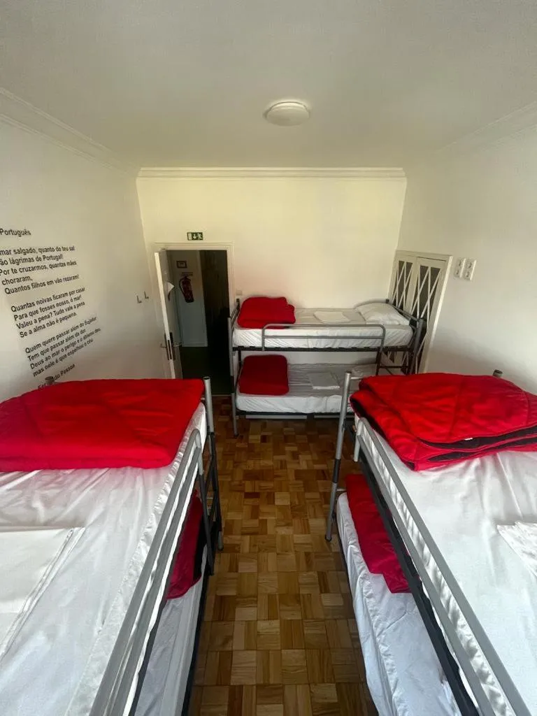 Bedroom, Bed in AirPorto Hostel