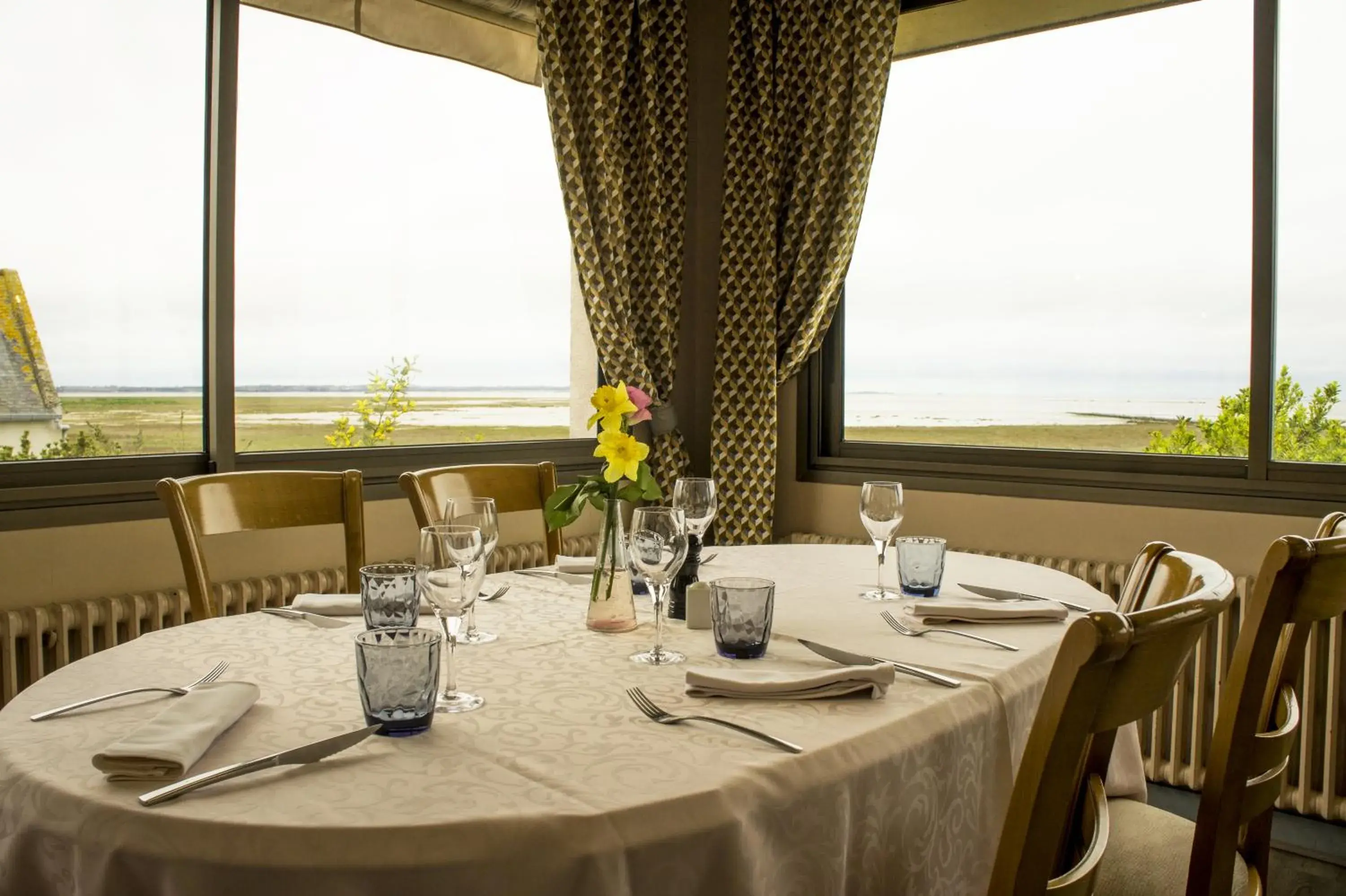 Restaurant/places to eat in Logis Hôtel Le Bretagne Restaurant/places to eat in Logis Hôtel Le Bretagne