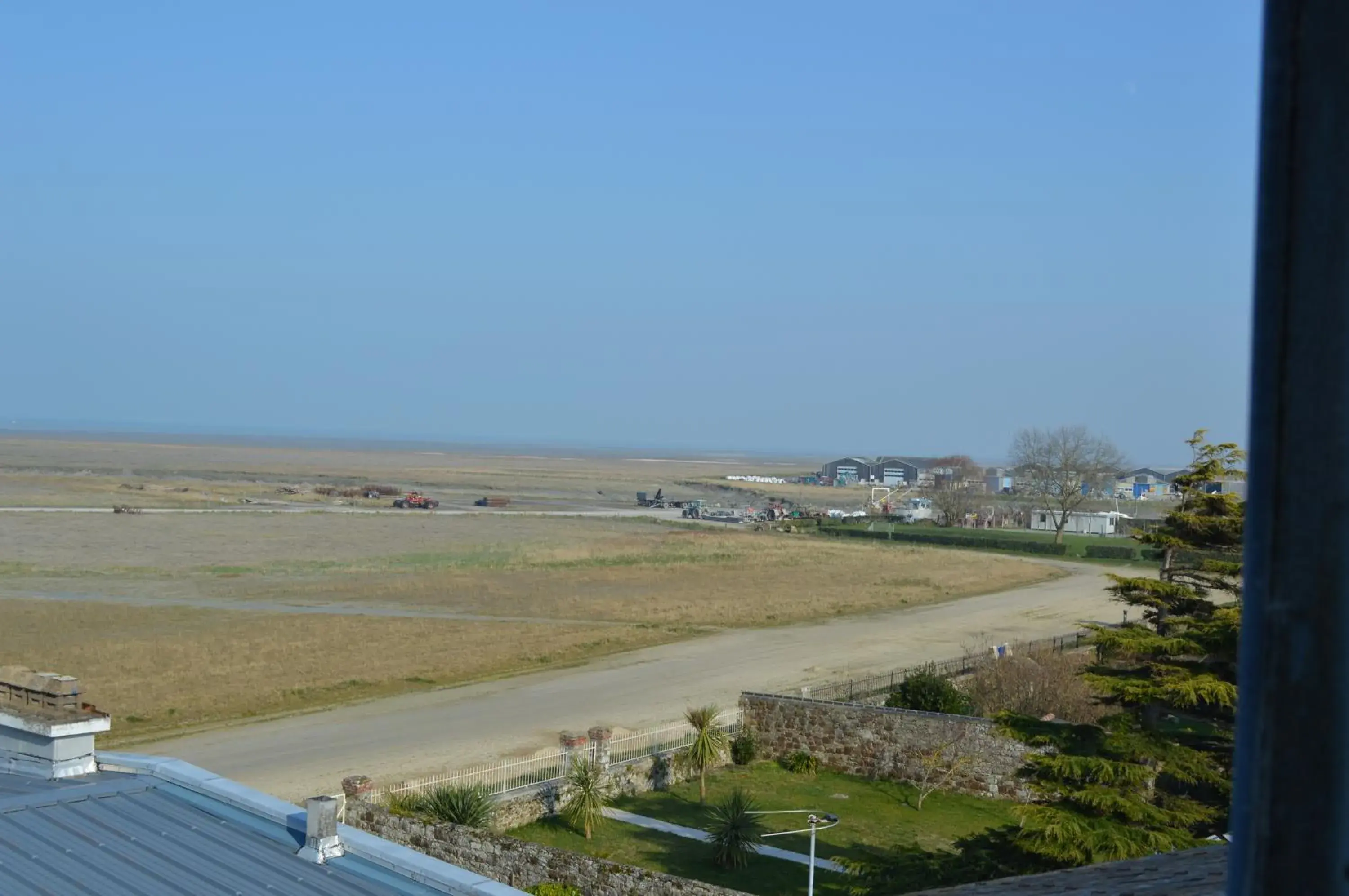 Facade/entrance in Logis Hôtel Le Bretagne Facade/entrance in Logis Hôtel Le Bretagne