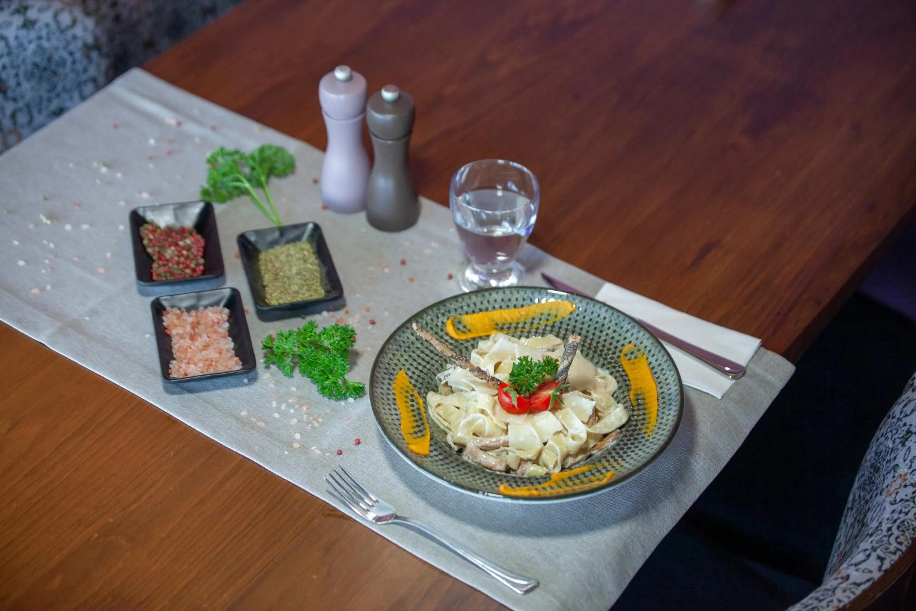 Restaurant/places to eat in AKCAKOCA EFTELYA OTEl