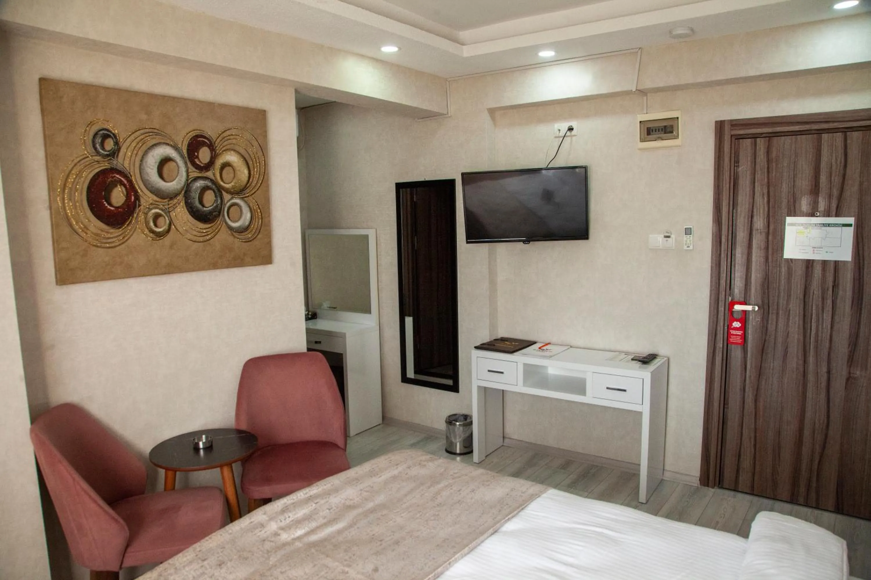 Bed in AKCAKOCA EFTELYA OTEl