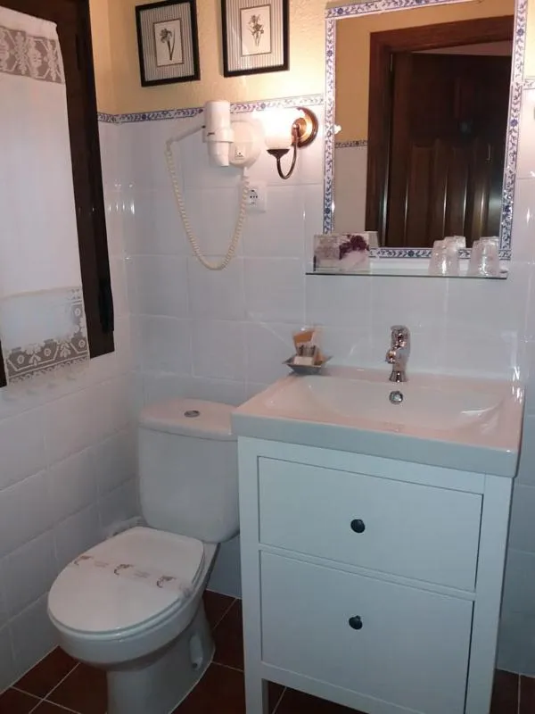Toilet in Hostal Rural Moratín