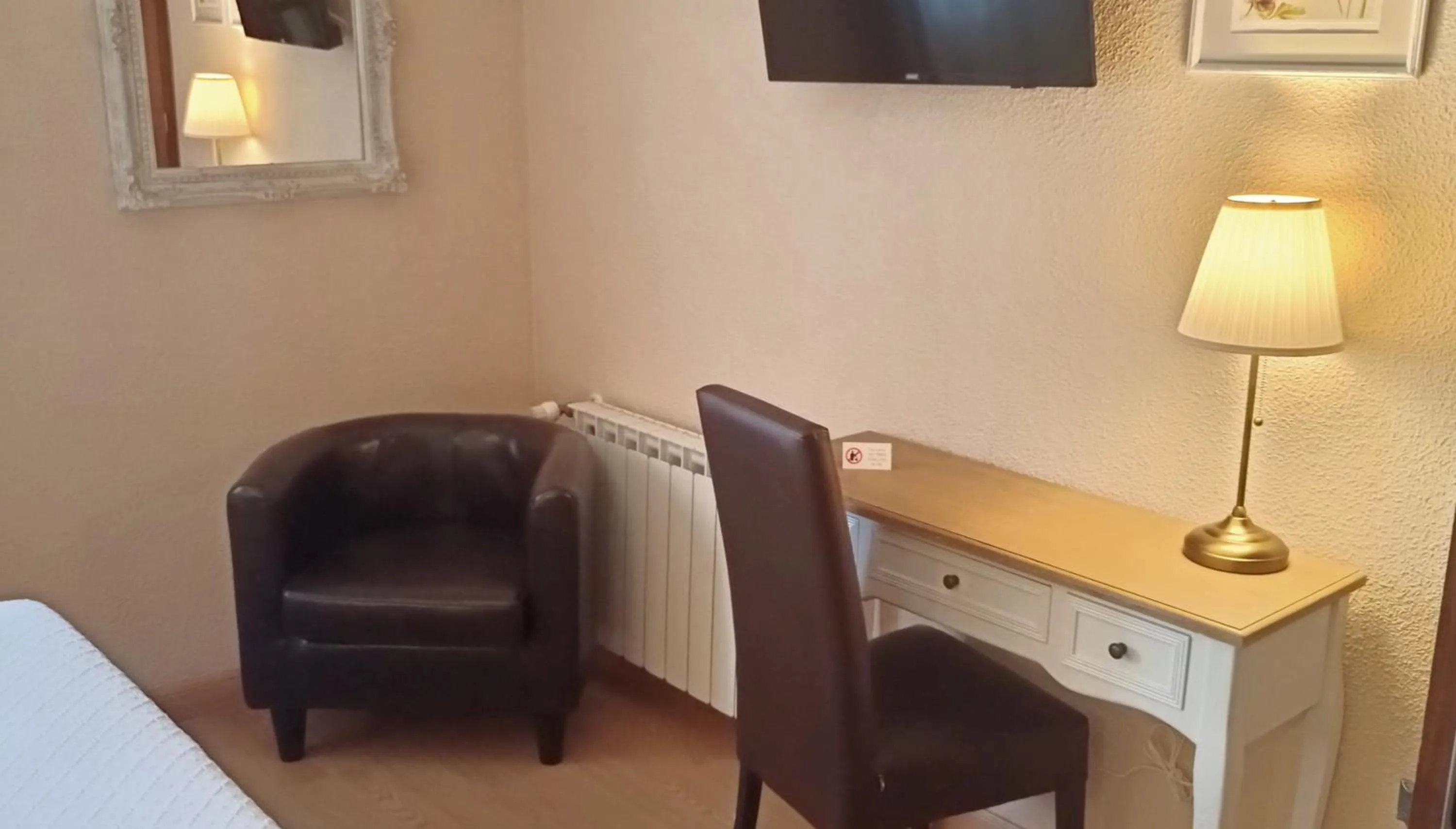 TV and multimedia in Hostal Rural Moratín