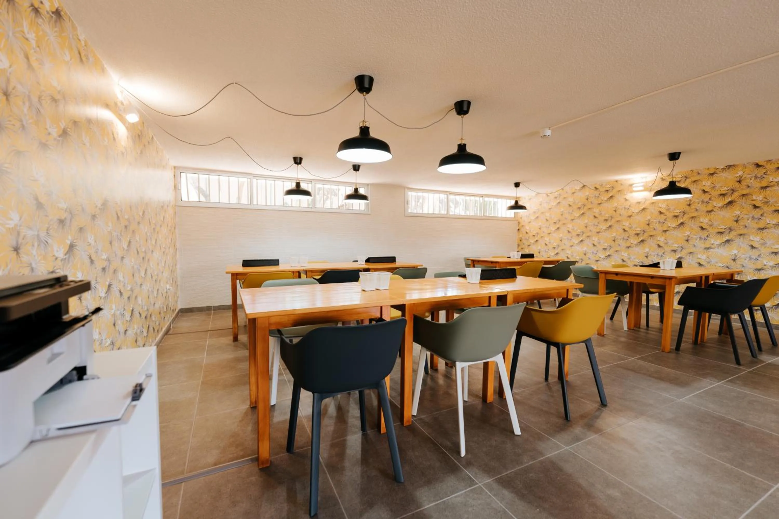 Business facilities, Restaurant/Places to Eat in Atlantis Park Resort