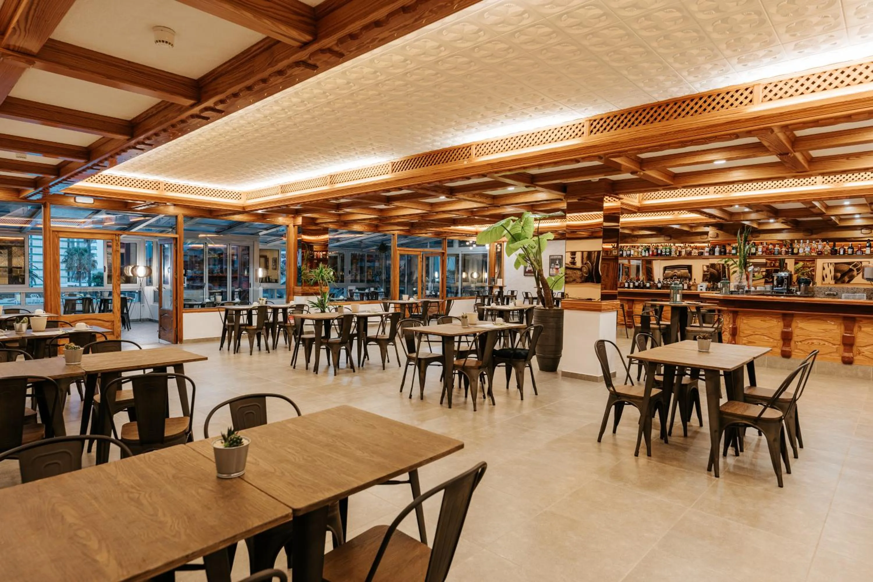 Restaurant/Places to Eat in Atlantis Park Resort