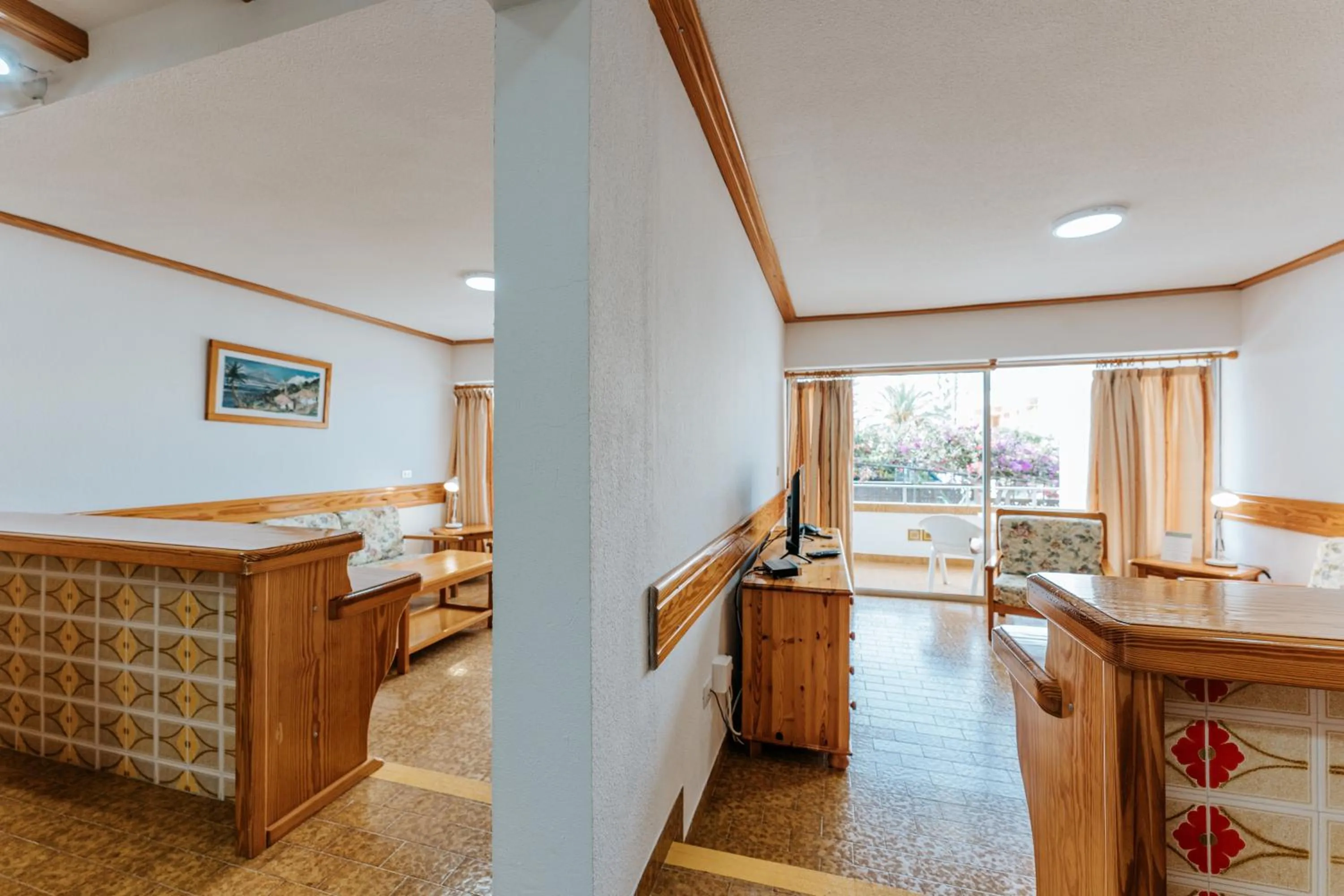 Living room, Kitchen/Kitchenette in Atlantis Park Resort