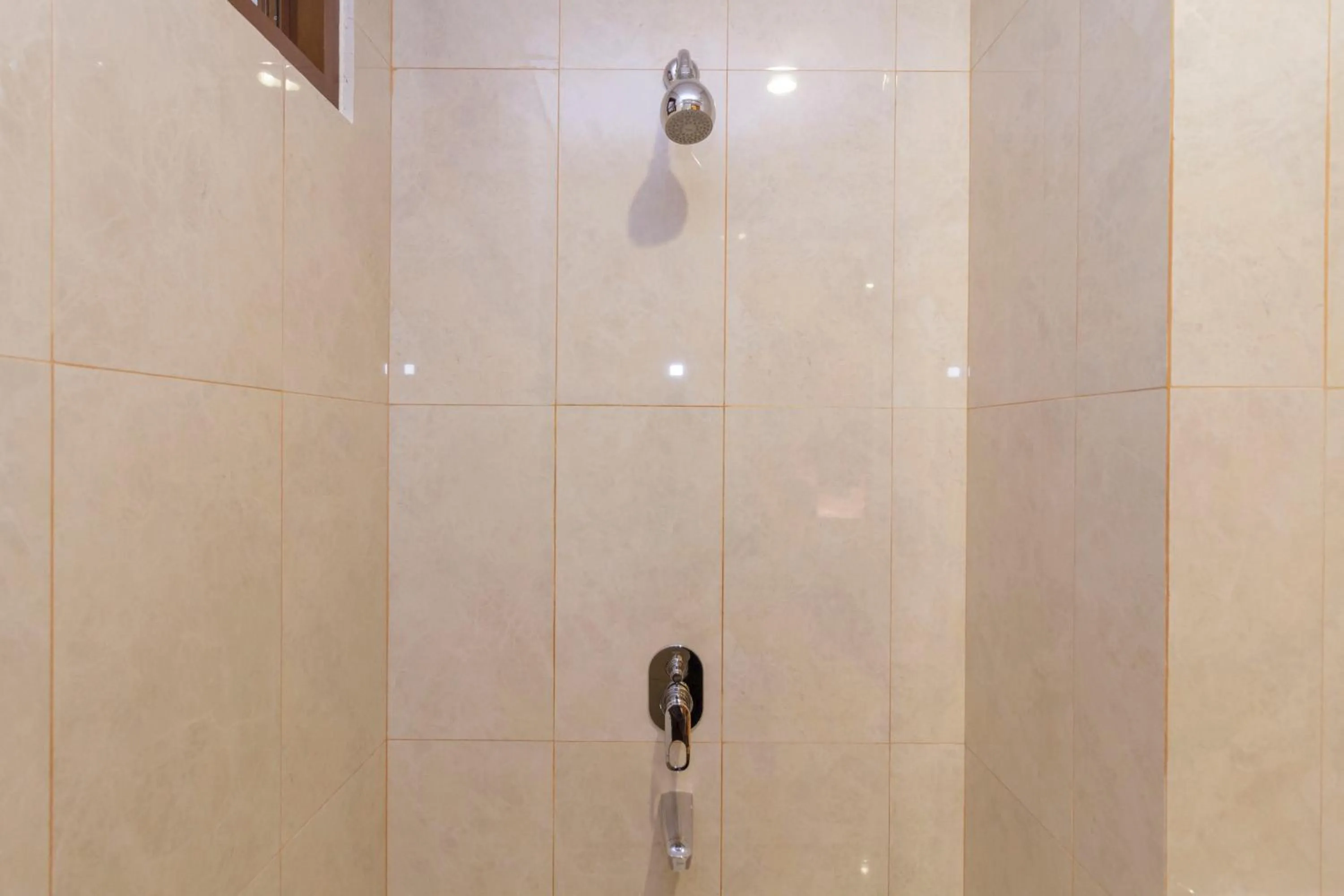 Bathroom in RedDoorz Plus @ CBD Bintaro