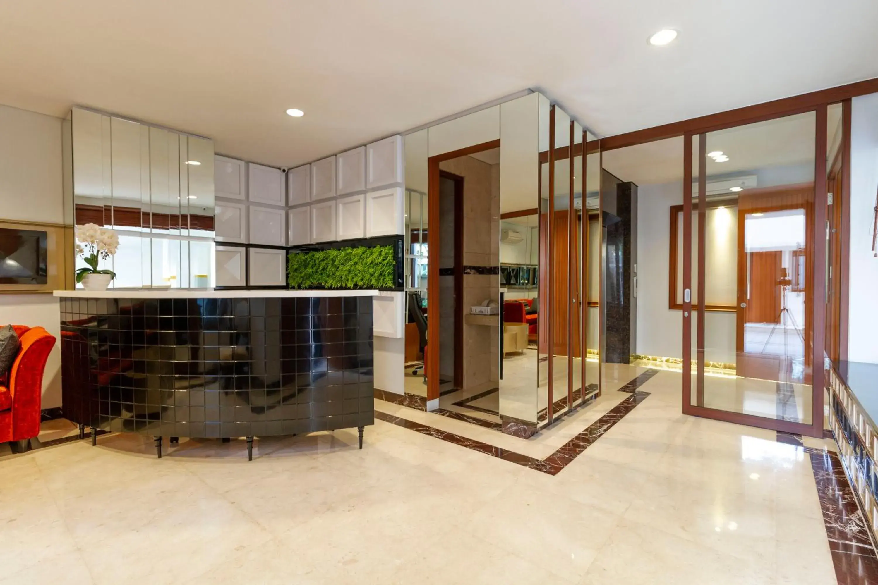 Lobby or reception in RedDoorz Plus @ CBD Bintaro Lobby or reception in RedDoorz Plus @ CBD Bintaro