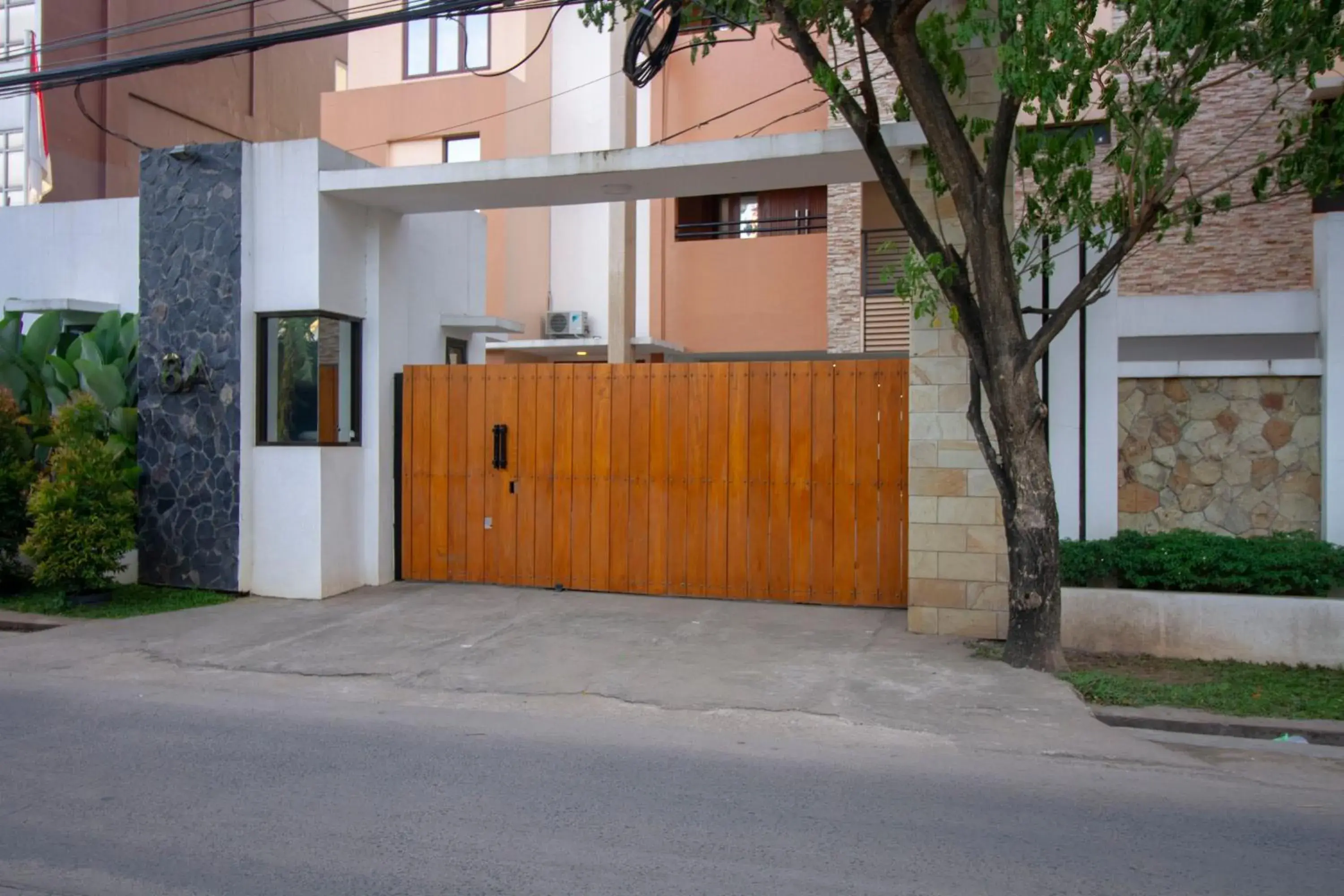 Property building in RedDoorz Plus @ CBD Bintaro Property building in RedDoorz Plus @ CBD Bintaro