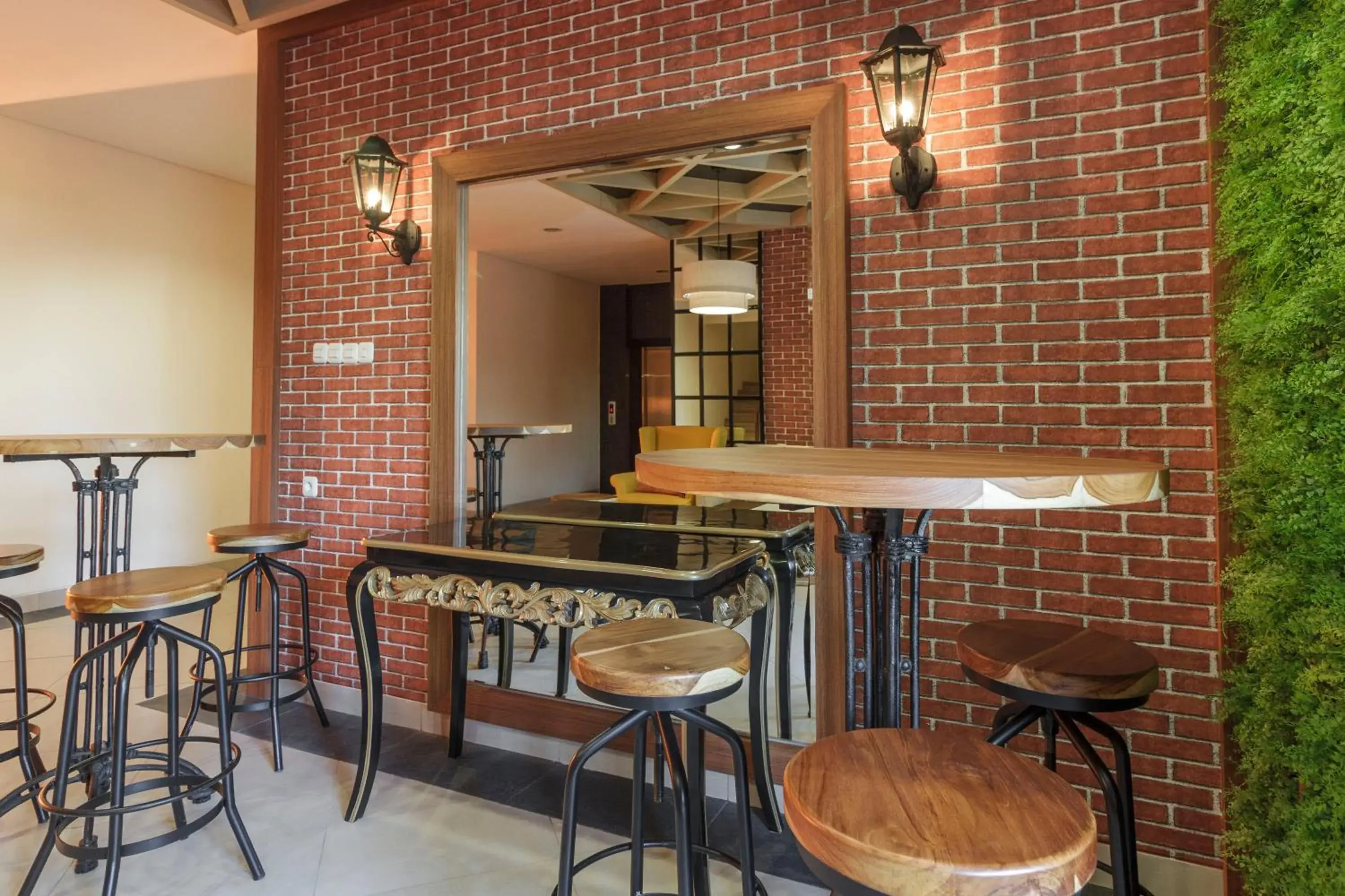 Lobby or reception in RedDoorz Plus @ CBD Bintaro Lobby or reception in RedDoorz Plus @ CBD Bintaro