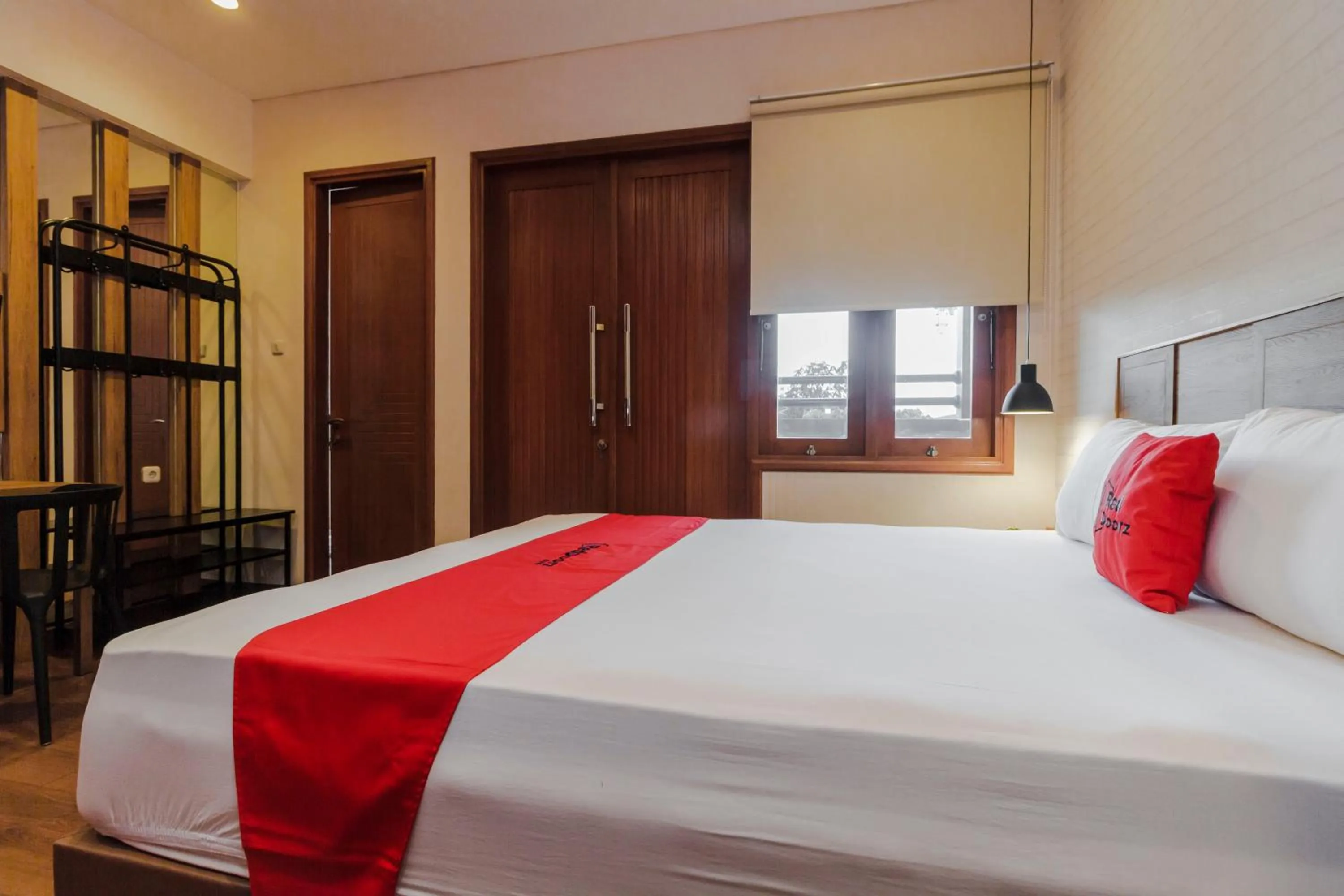 Bedroom, Bed in RedDoorz Plus @ CBD Bintaro