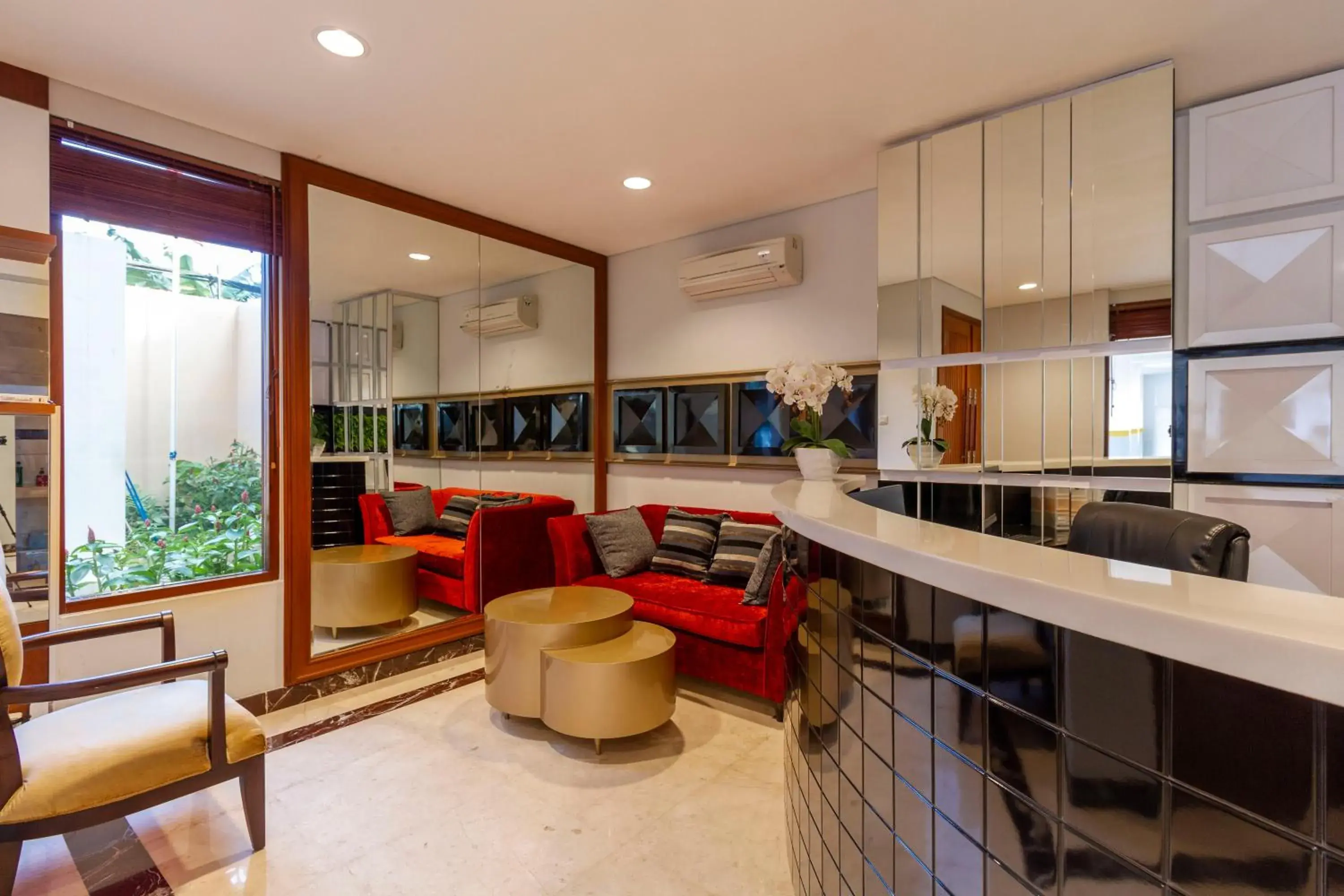 Lobby or reception in RedDoorz Plus @ CBD Bintaro Lobby or reception in RedDoorz Plus @ CBD Bintaro