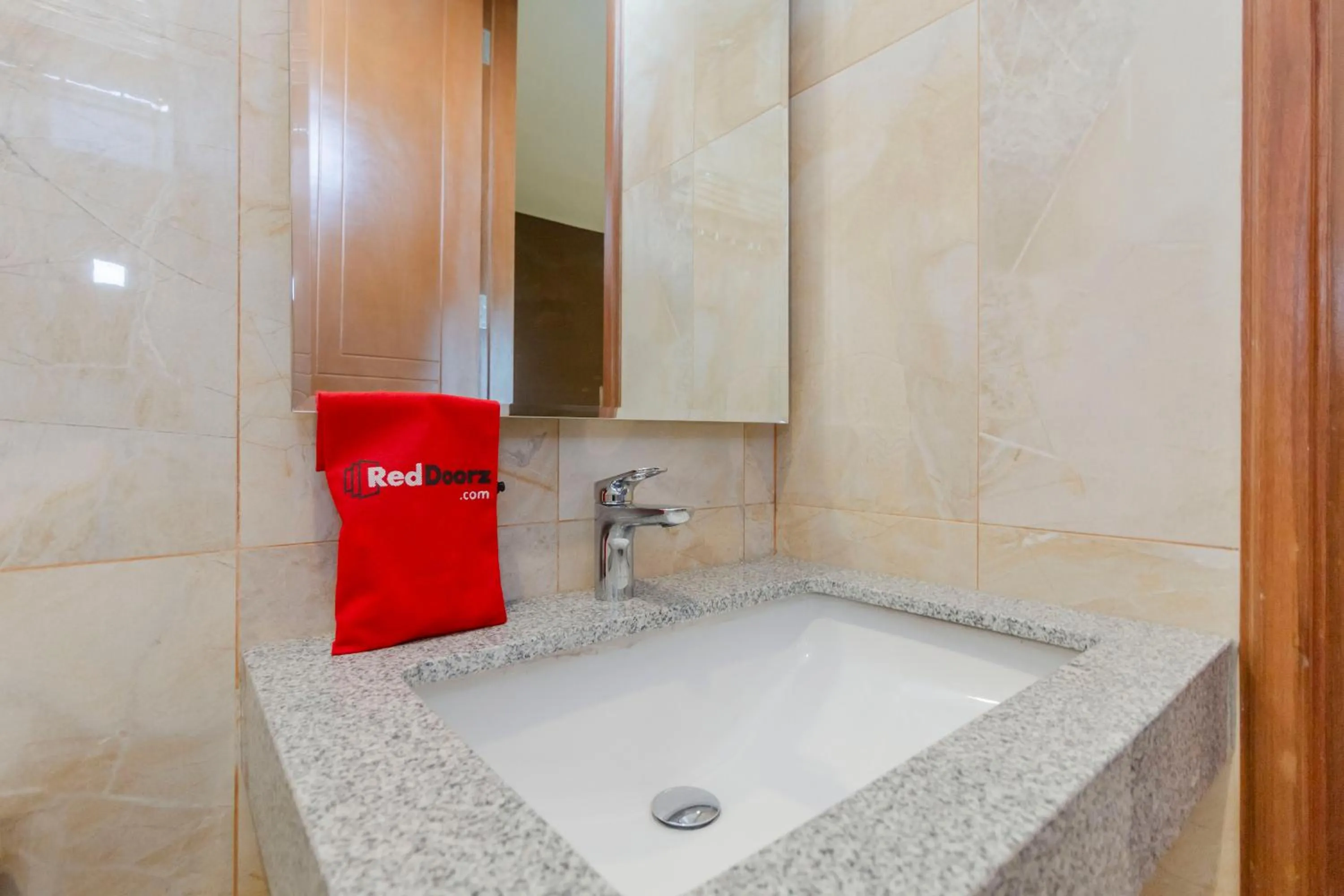 Bathroom in RedDoorz Plus @ CBD Bintaro