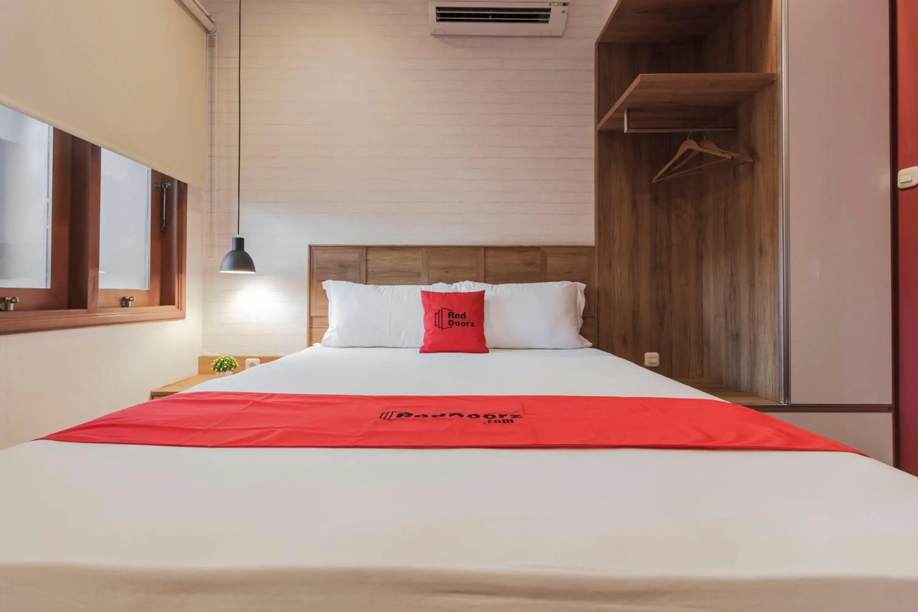 Bedroom, Bed in RedDoorz Plus @ CBD Bintaro Bedroom, Bed in RedDoorz Plus @ CBD Bintaro