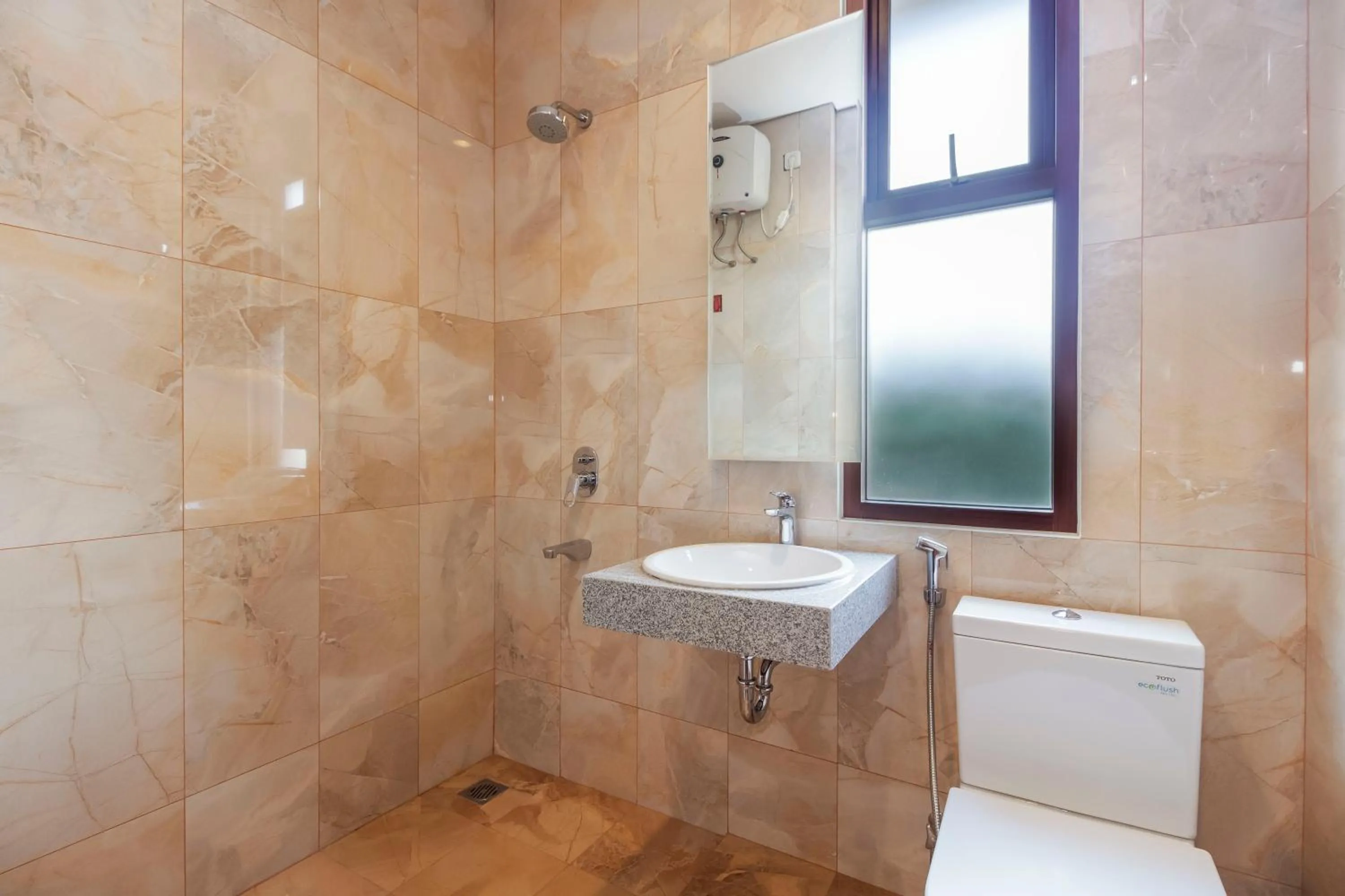 Bathroom in RedDoorz Plus @ CBD Bintaro