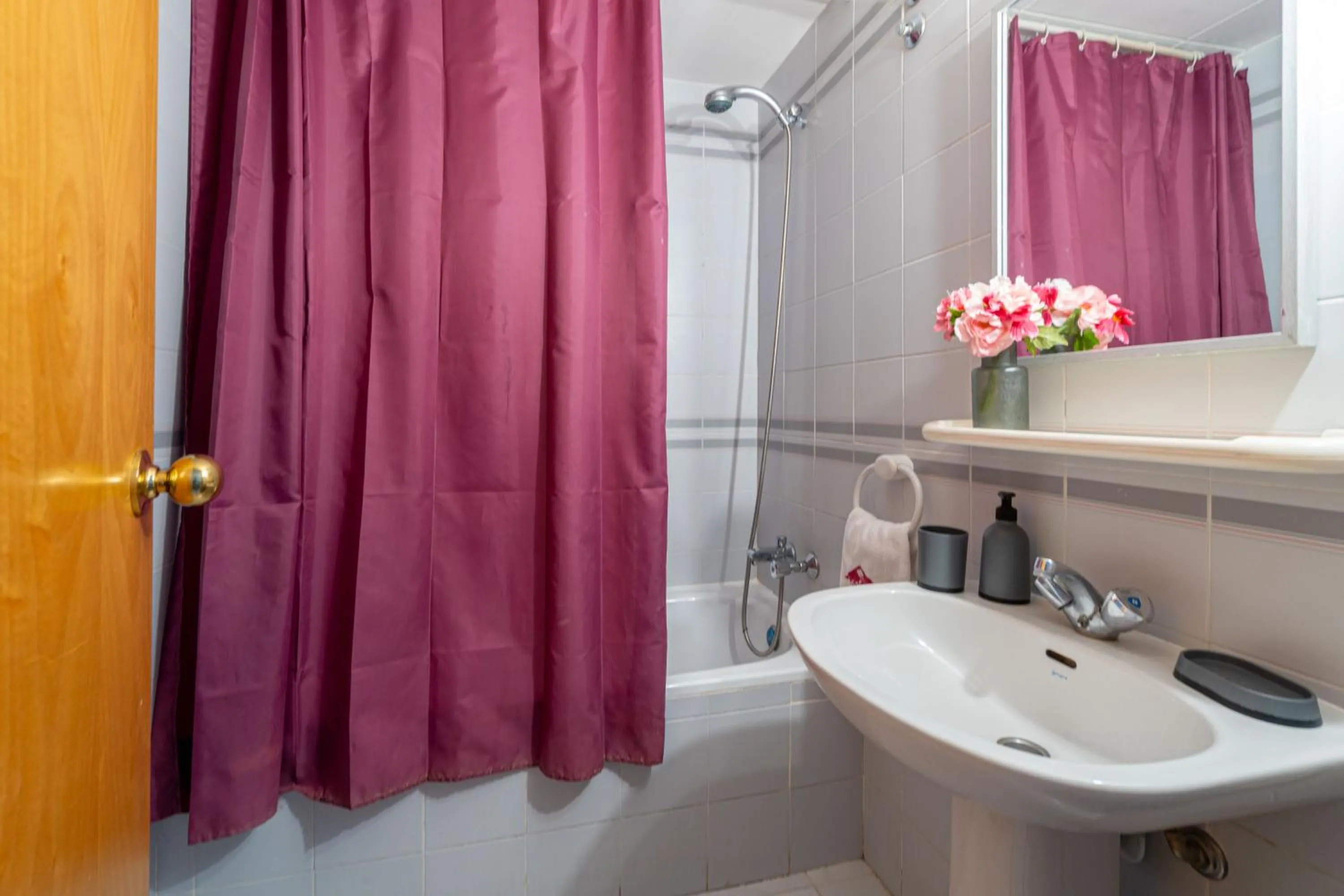 Bathroom in Basic Comfort Studio Miami 7º 0111