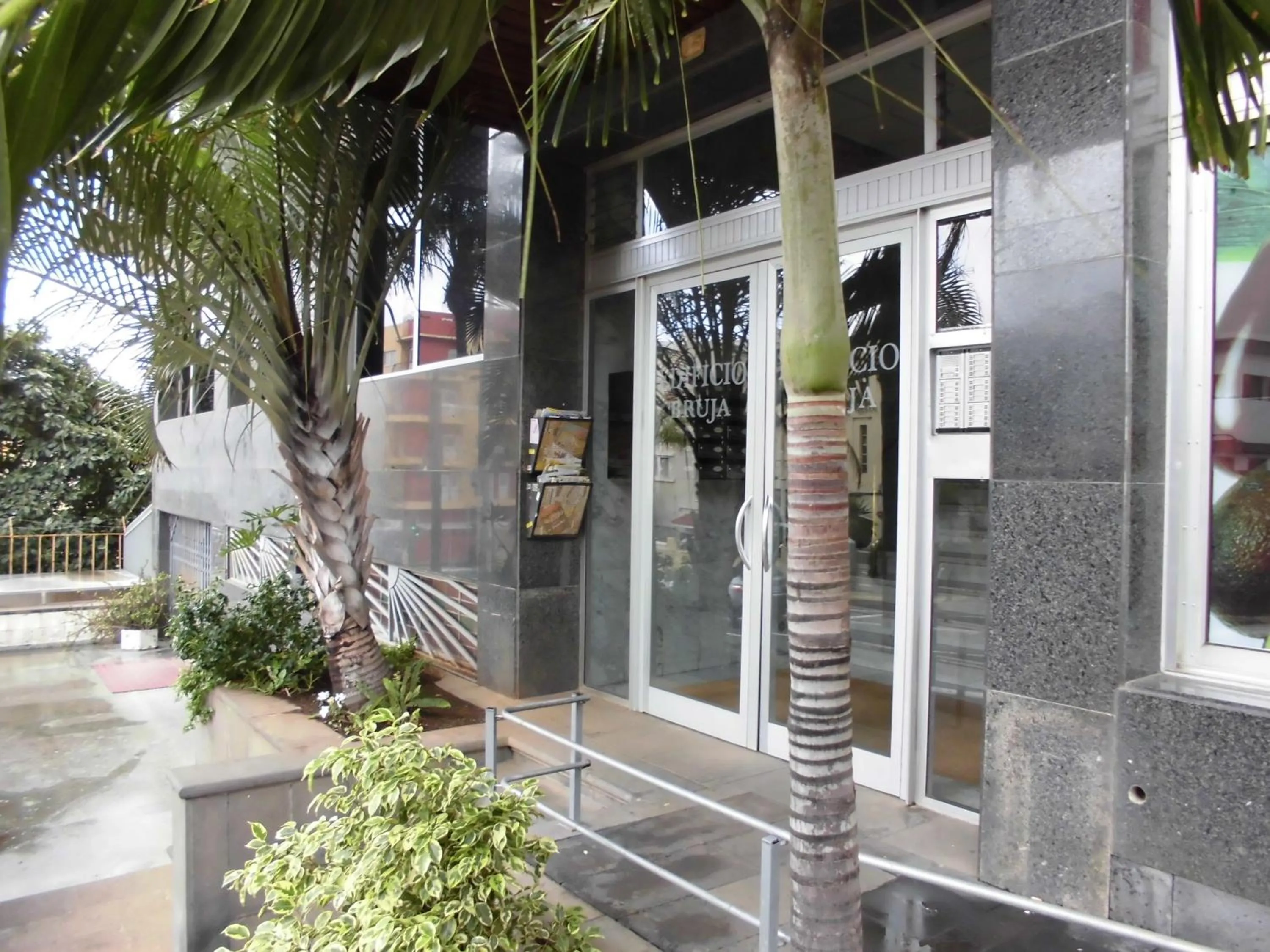 Facade/entrance in Apartamentos Bruja