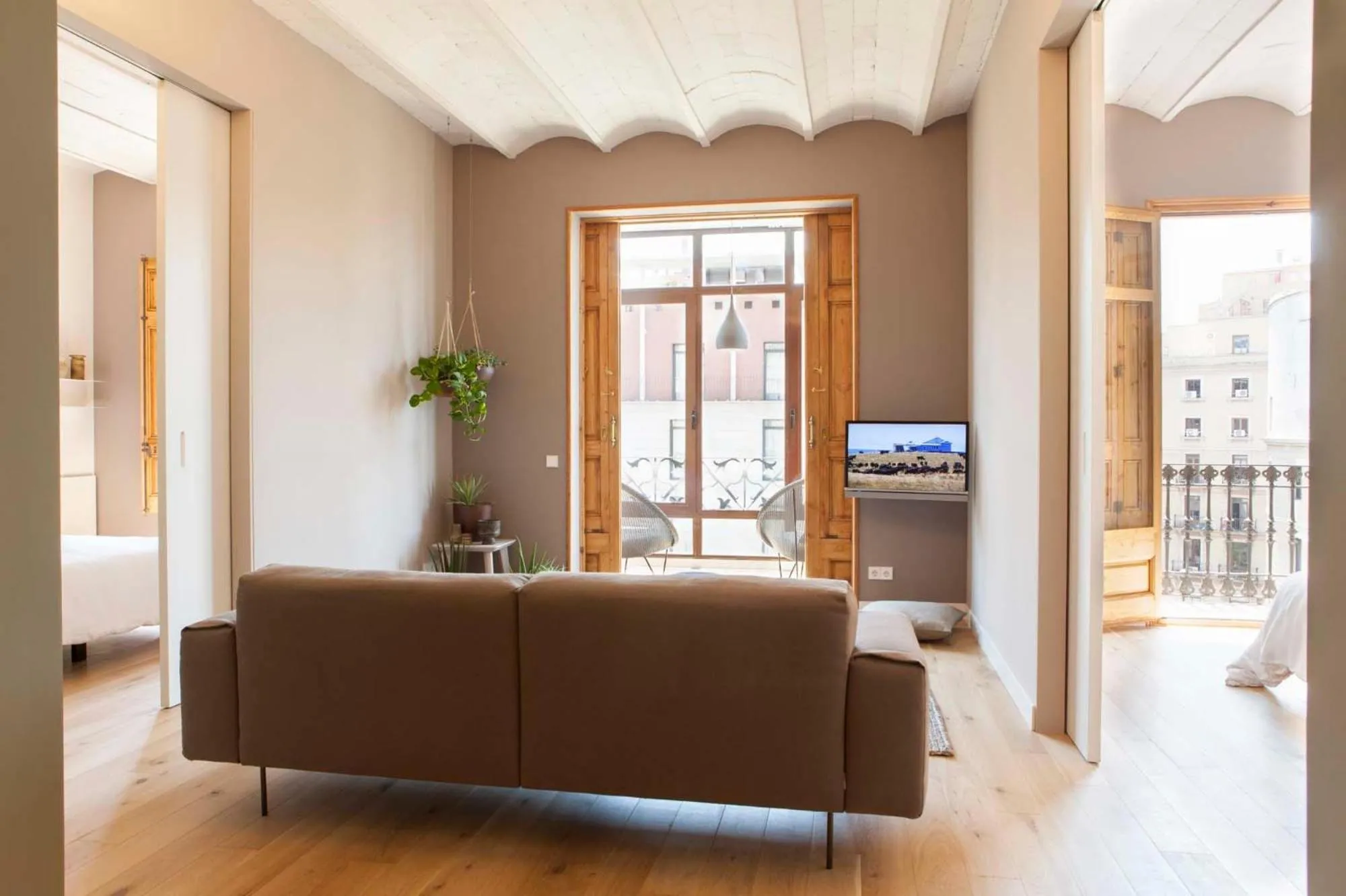 DestinationBCN Universitat Apartments