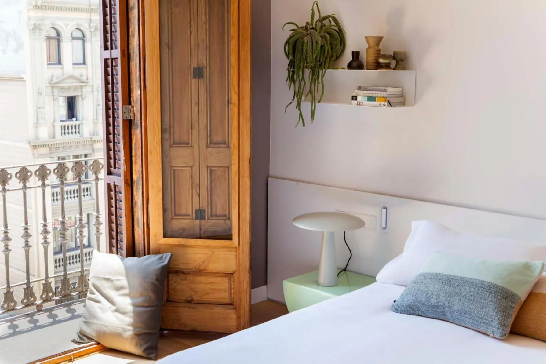 Bedroom, Bed in DestinationBCN Universitat Apartments