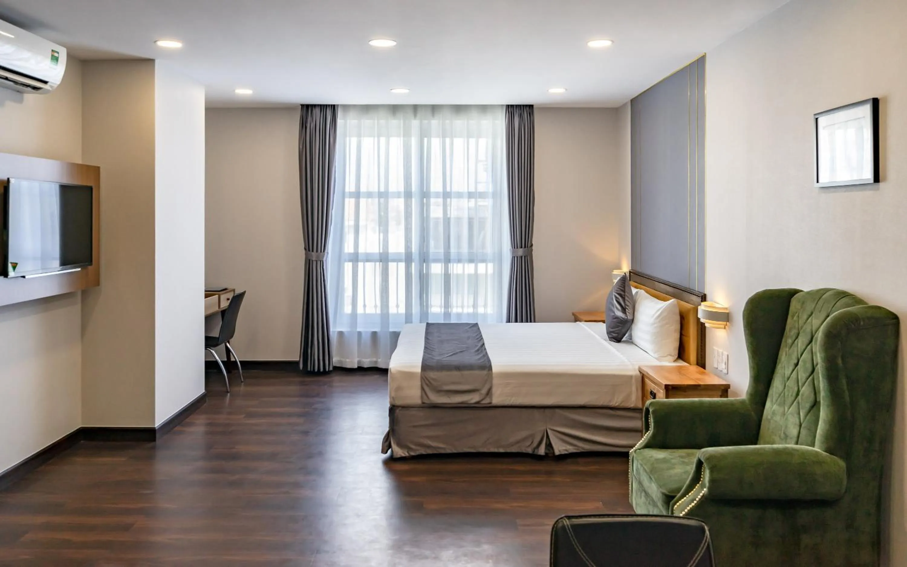 Bed in Emerald Central